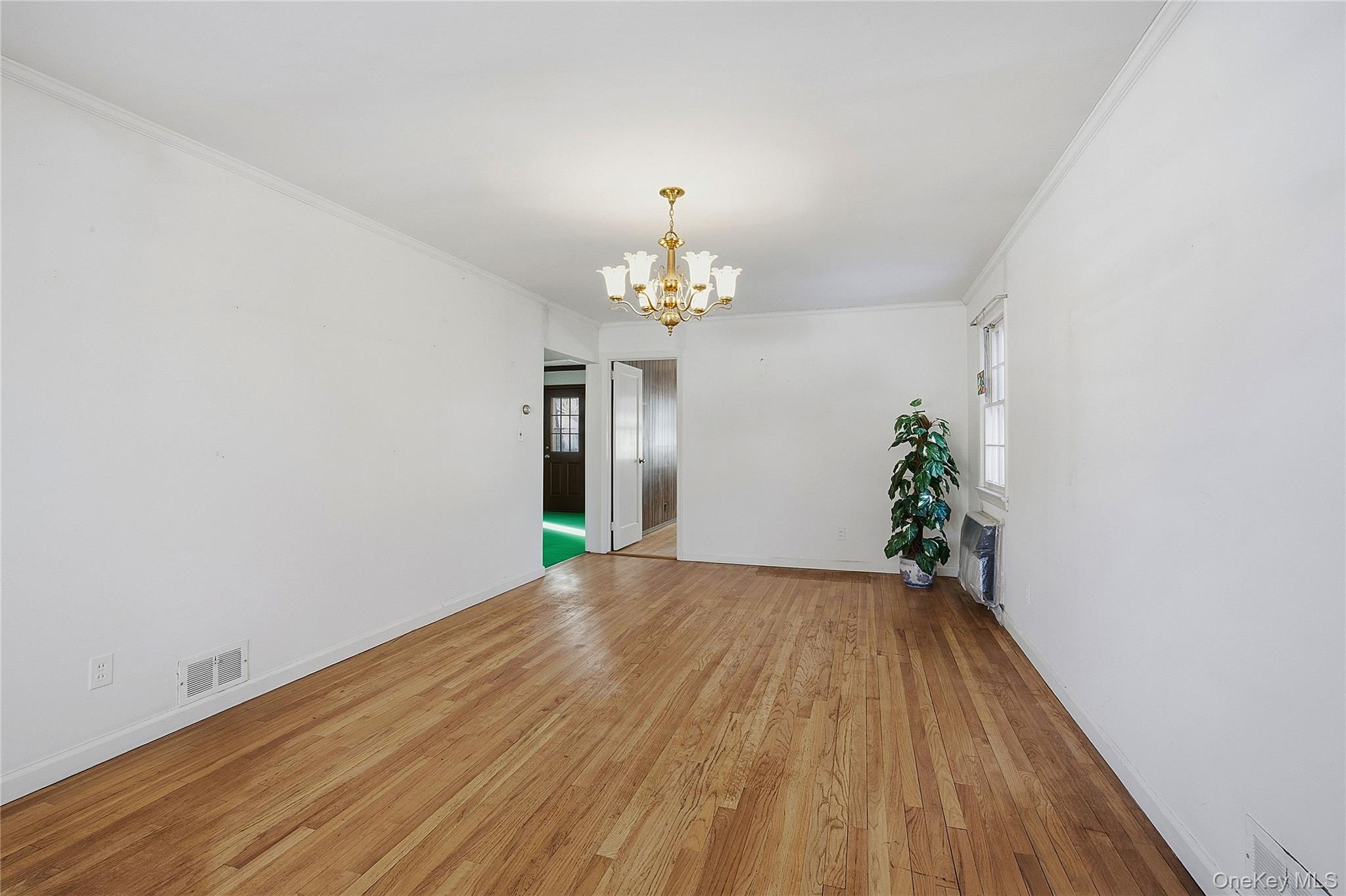 #17 photo, 79 Appletree Lane, Roslyn Heights , NY 11577