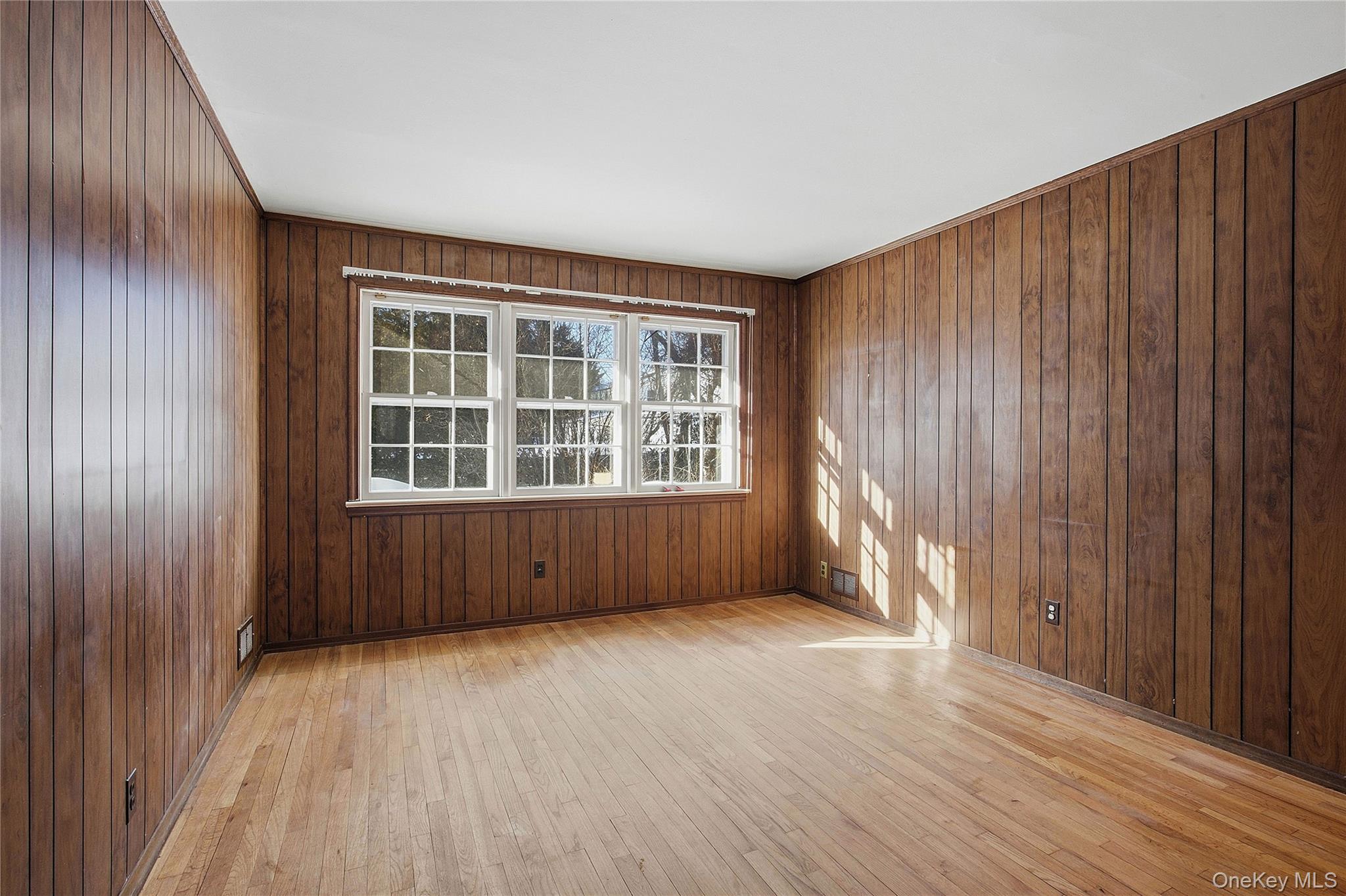 #18 photo, 79 Appletree Lane, Roslyn Heights , NY 11577