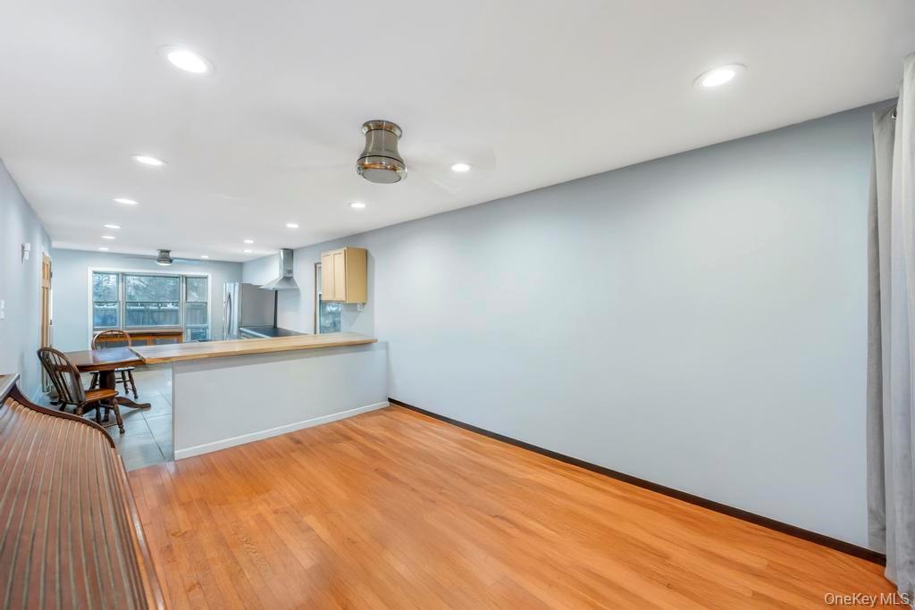 #6 photo, 260 Springdale Drive, Ronkonkoma , NY 11779