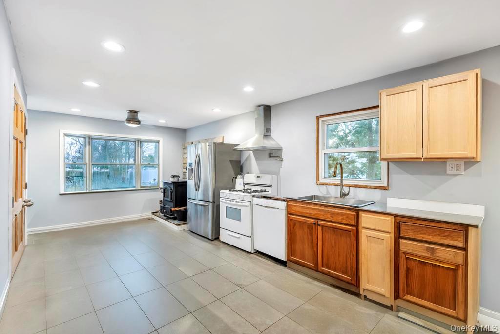 #8 photo, 260 Springdale Drive, Ronkonkoma , NY 11779