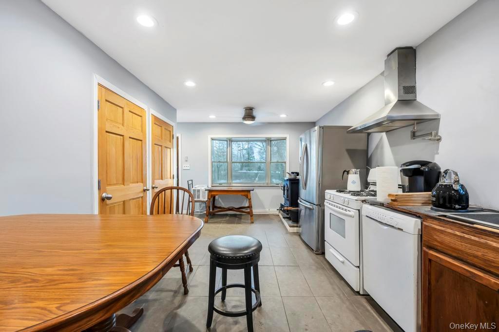 #9 photo, 260 Springdale Drive, Ronkonkoma , NY 11779