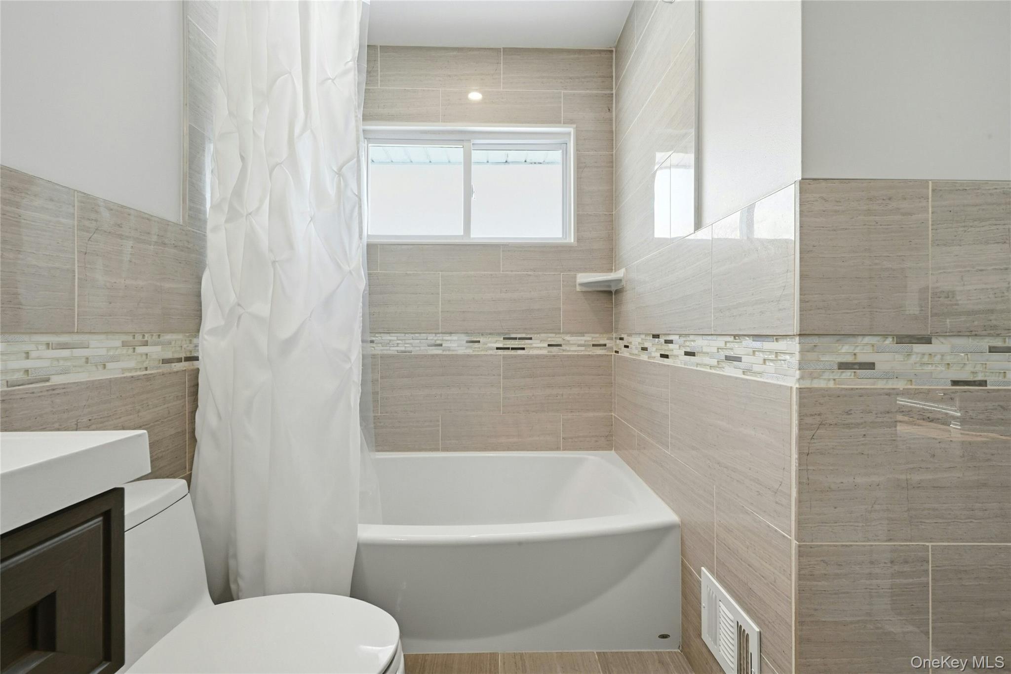 #17 photo, 4 Stell Lane, East Northport , NY 11731