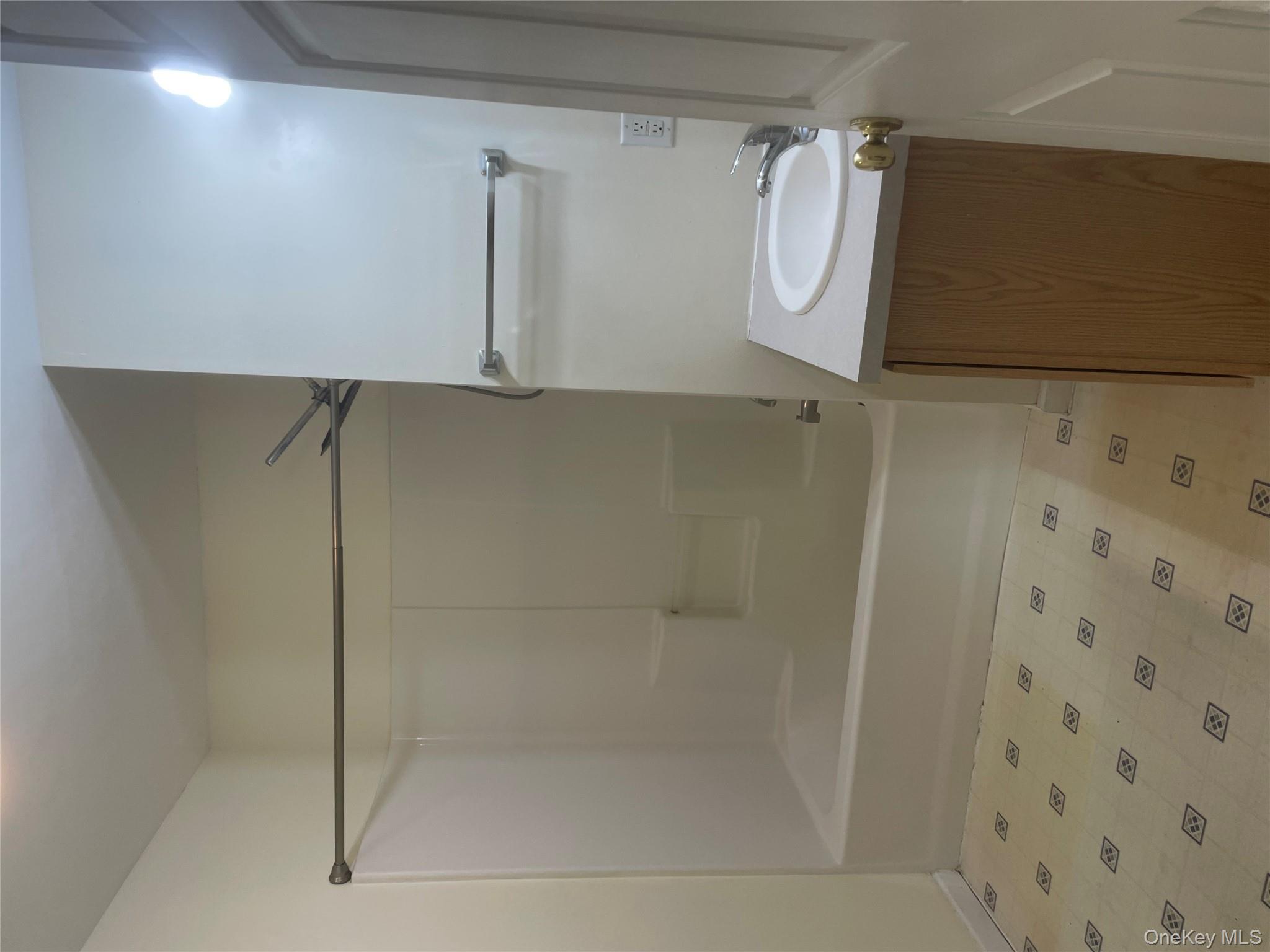 #5 photo, 696 South Street, Highland , NY 12528