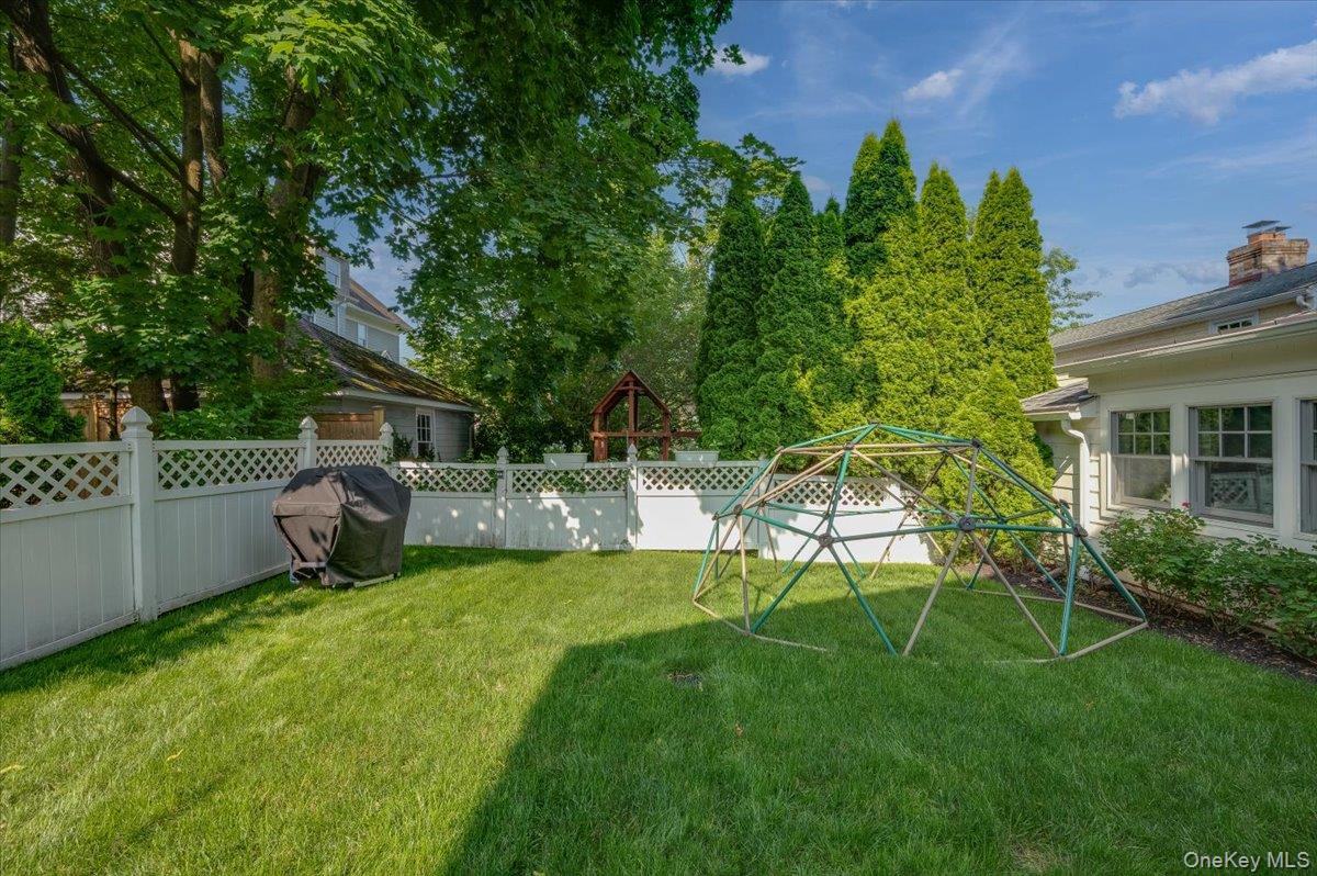 #7 photo, 26 Kane Avenue, Larchmont , NY 10538