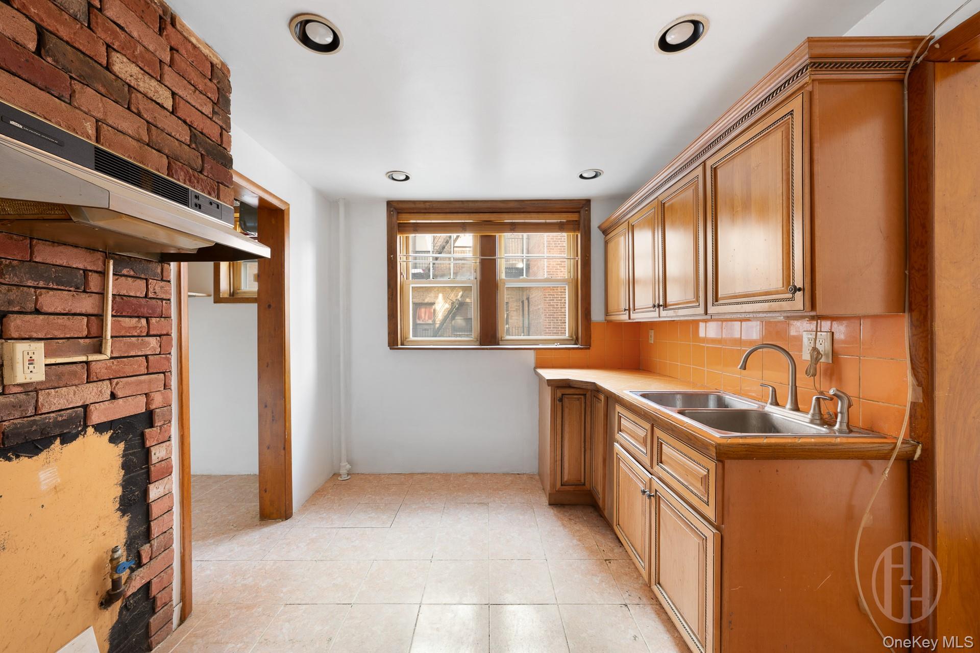 #6 photo, 27 Locust Avenue, New Rochelle , NY 10801