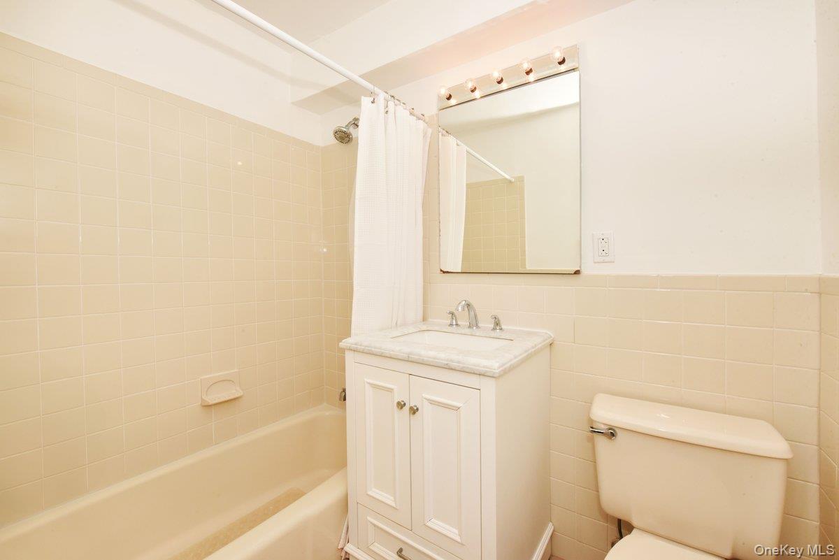 #11 photo, 4 Birchwood Court, מחוז נסאו Mineola , NY 11501