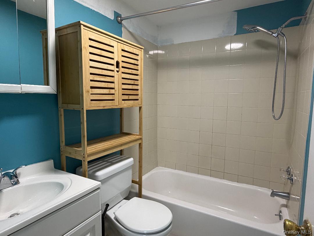 #6 photo, 1 Redwood Court, Coram , NY 11727