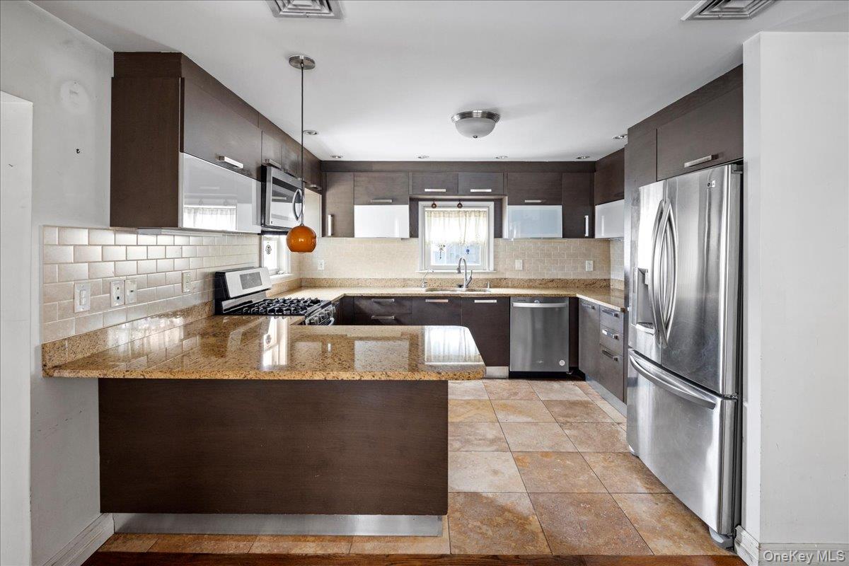 #11 photo, 38 Johnson Place, Woodmere , NY 11598