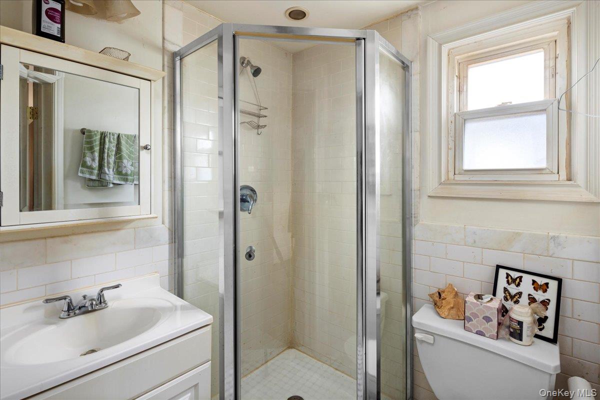 #17 photo, 38 Johnson Place, Woodmere , NY 11598