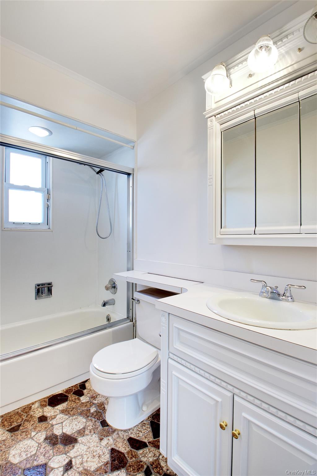 #19 photo, Franklin Square, ناسو Franklin Square , NY 11010