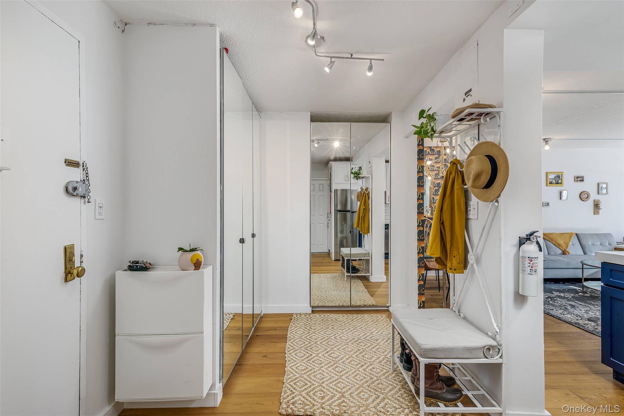 #4 photo, 118-17 Union Turnpike, Forest Hills , NY 11375