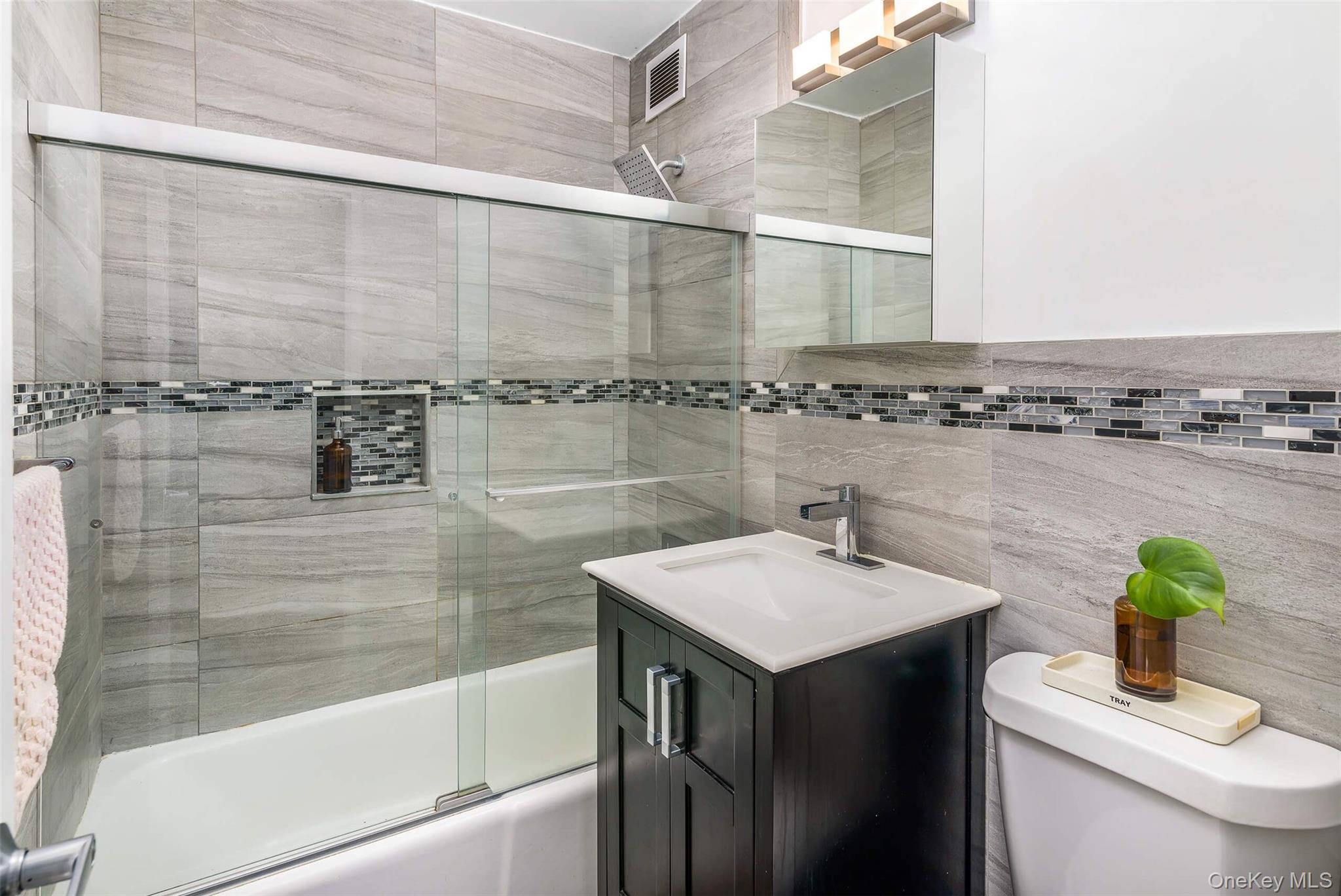 #5 photo, 118-17 Union Turnpike, Forest Hills , NY 11375