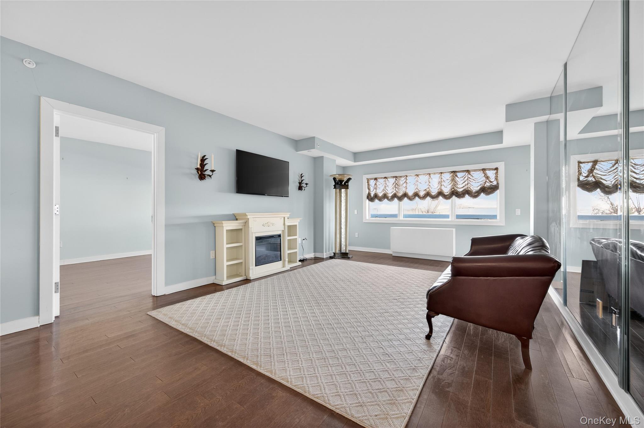 #14 photo, 433 Main Street, Port Washington , NY 11050