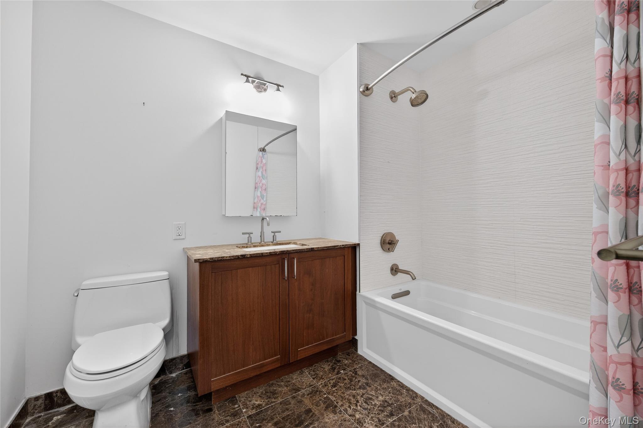 #20 photo, 433 Main Street, Port Washington , NY 11050