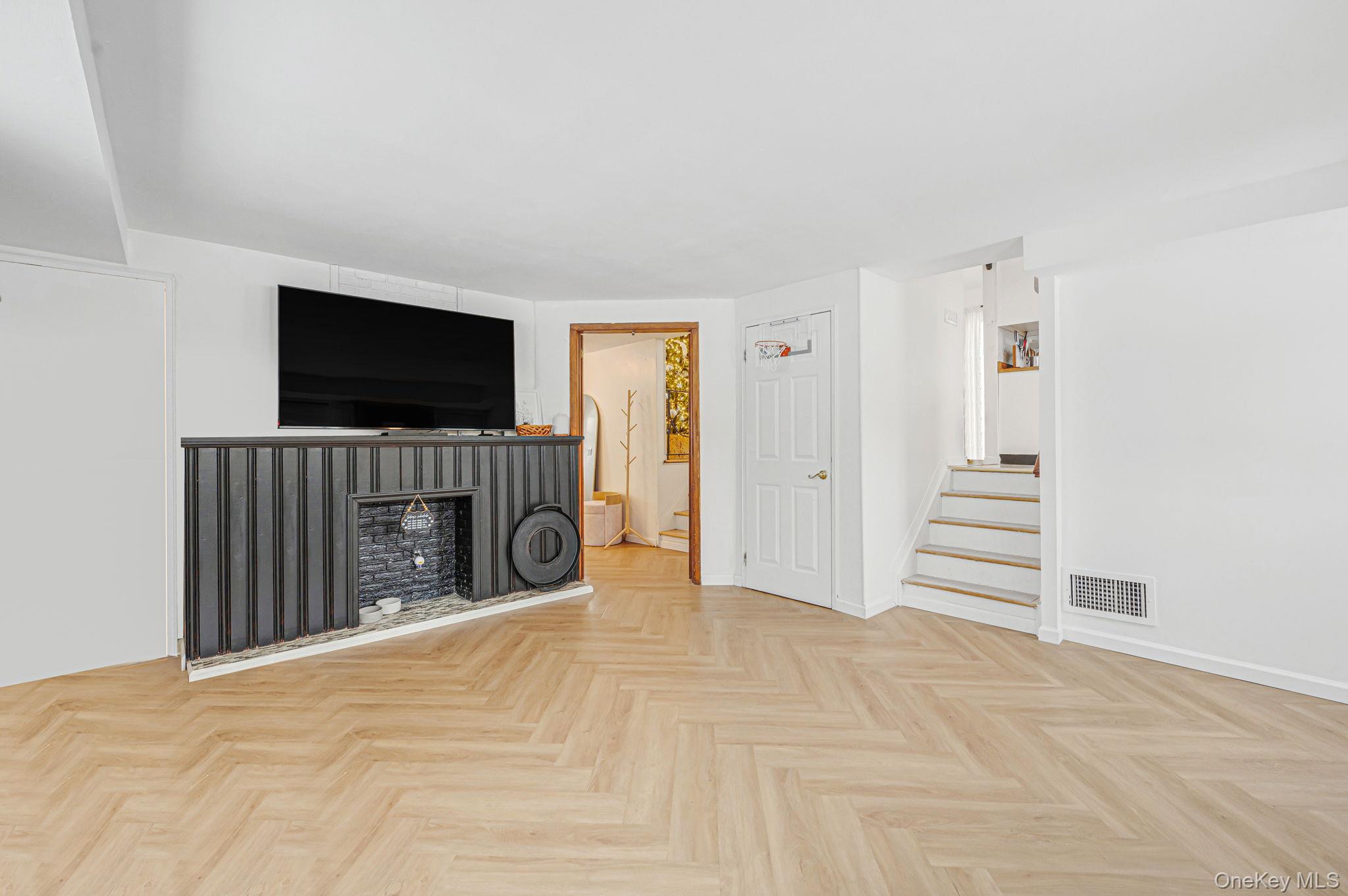 #9 photo, 7 Seneca Drive, Commack , NY 11725