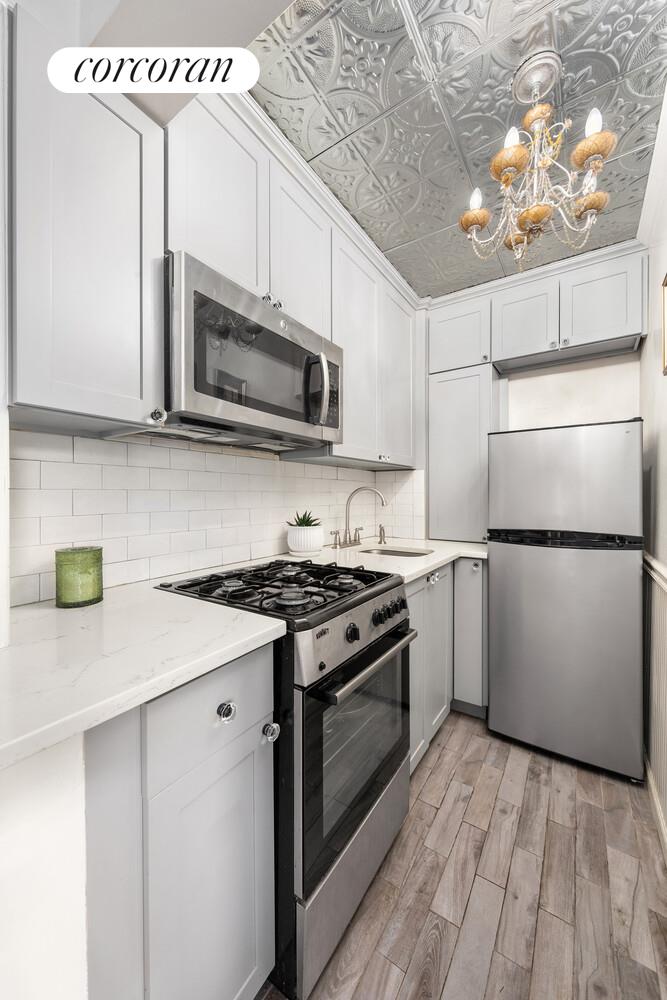 #5 photo, 425 E 63RD Street, Lenox Hill , NY 10065