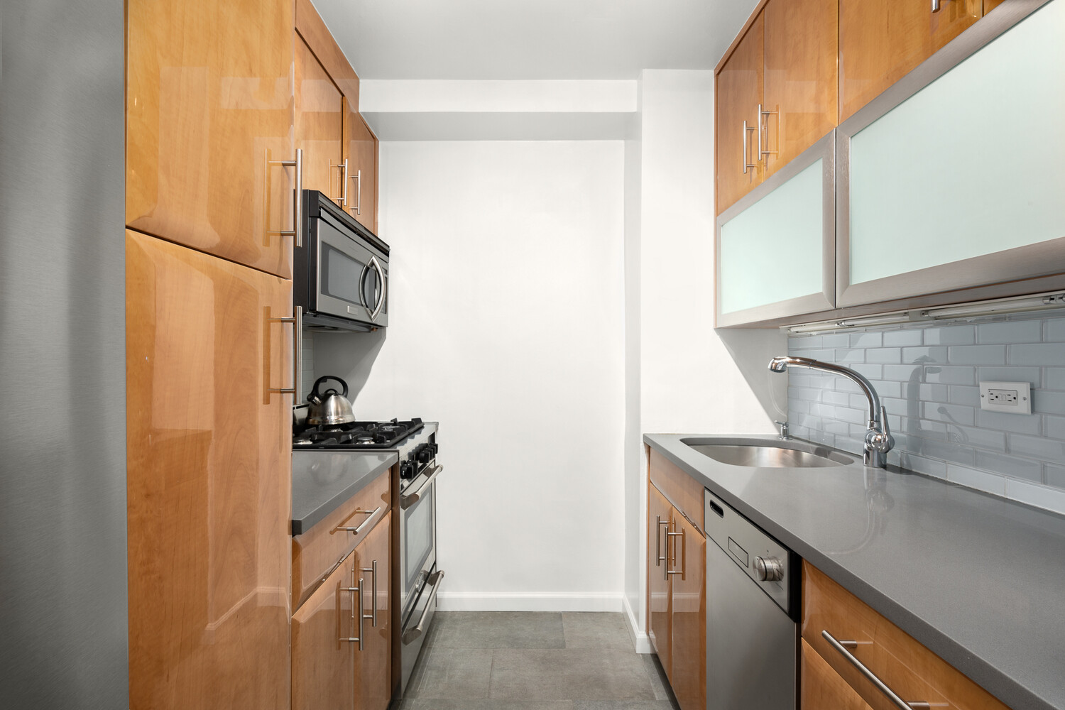 #4 photo, 77 7TH Avenue, Chelsea , NY 10011