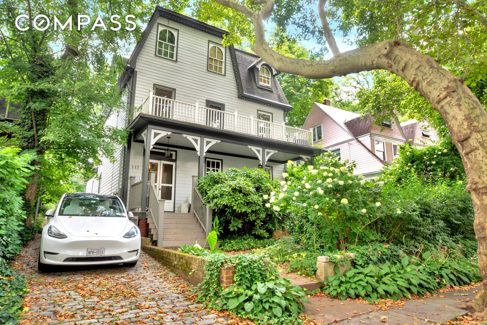 #1 photo, 117 Tysen Street, New York City , NY 10301