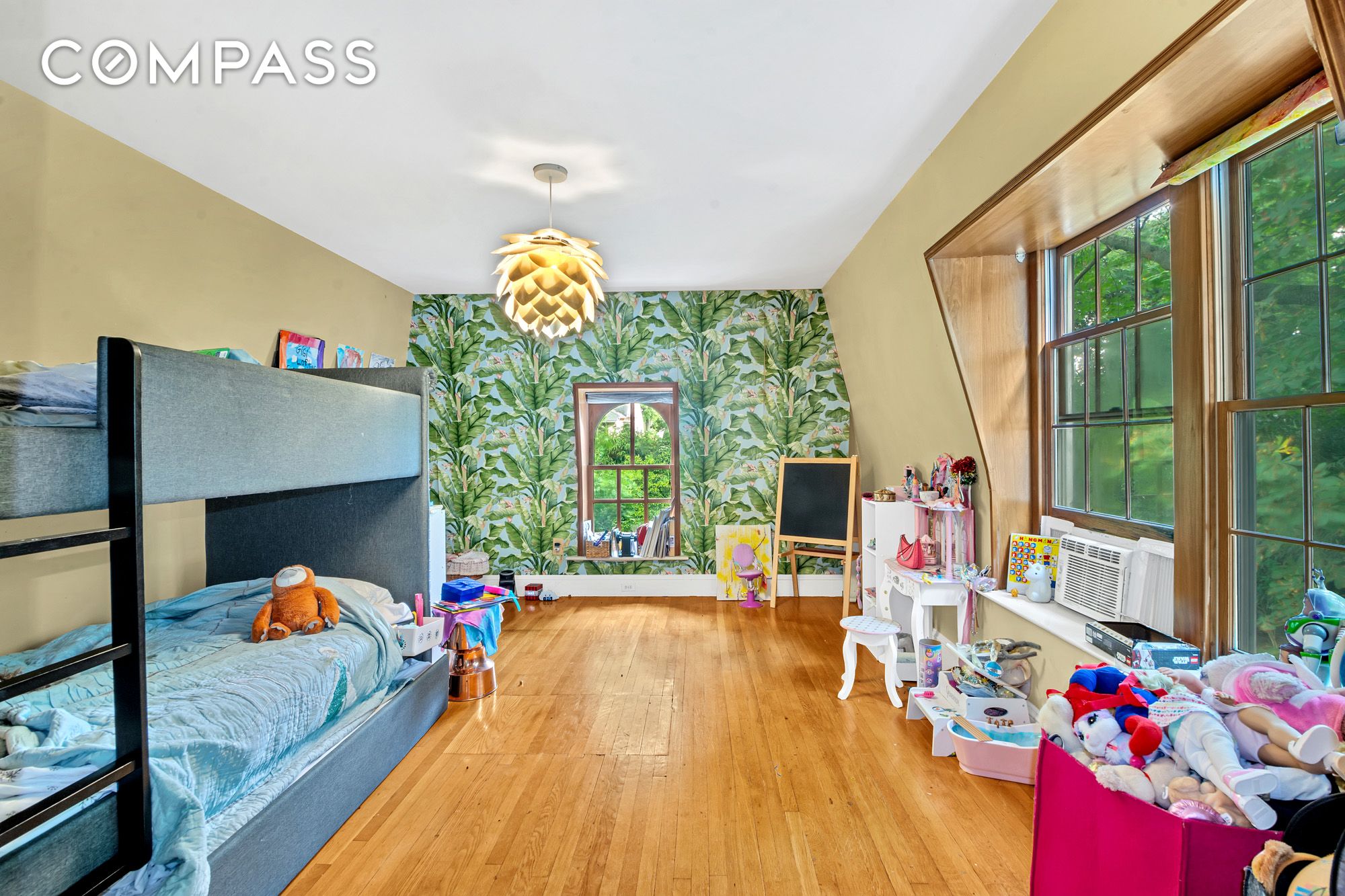 #9 photo, 117 Tysen Street, New York City , NY 10301