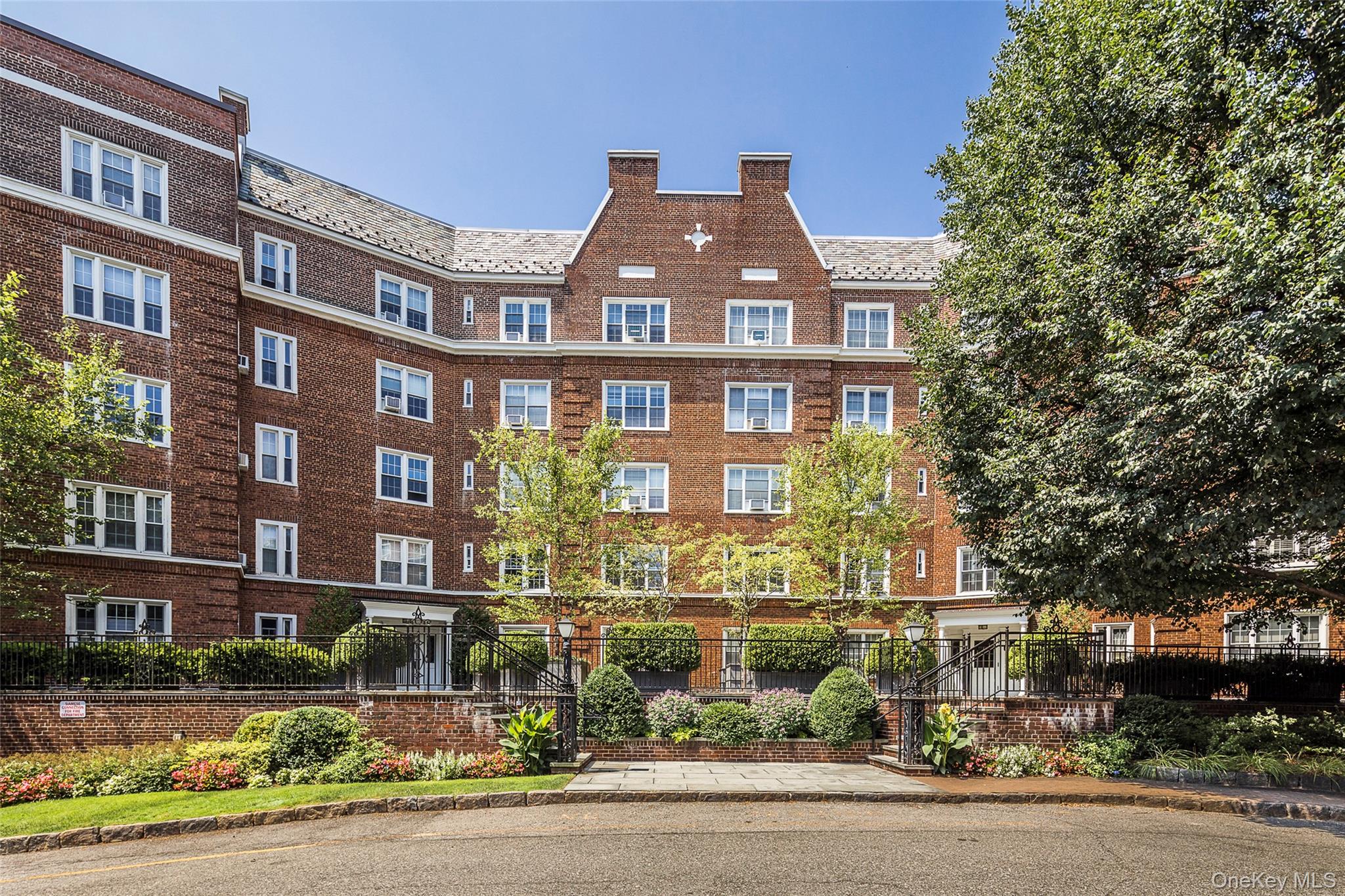 #11 photo, 5 Midland Gardens, Bronxville , NY 10708