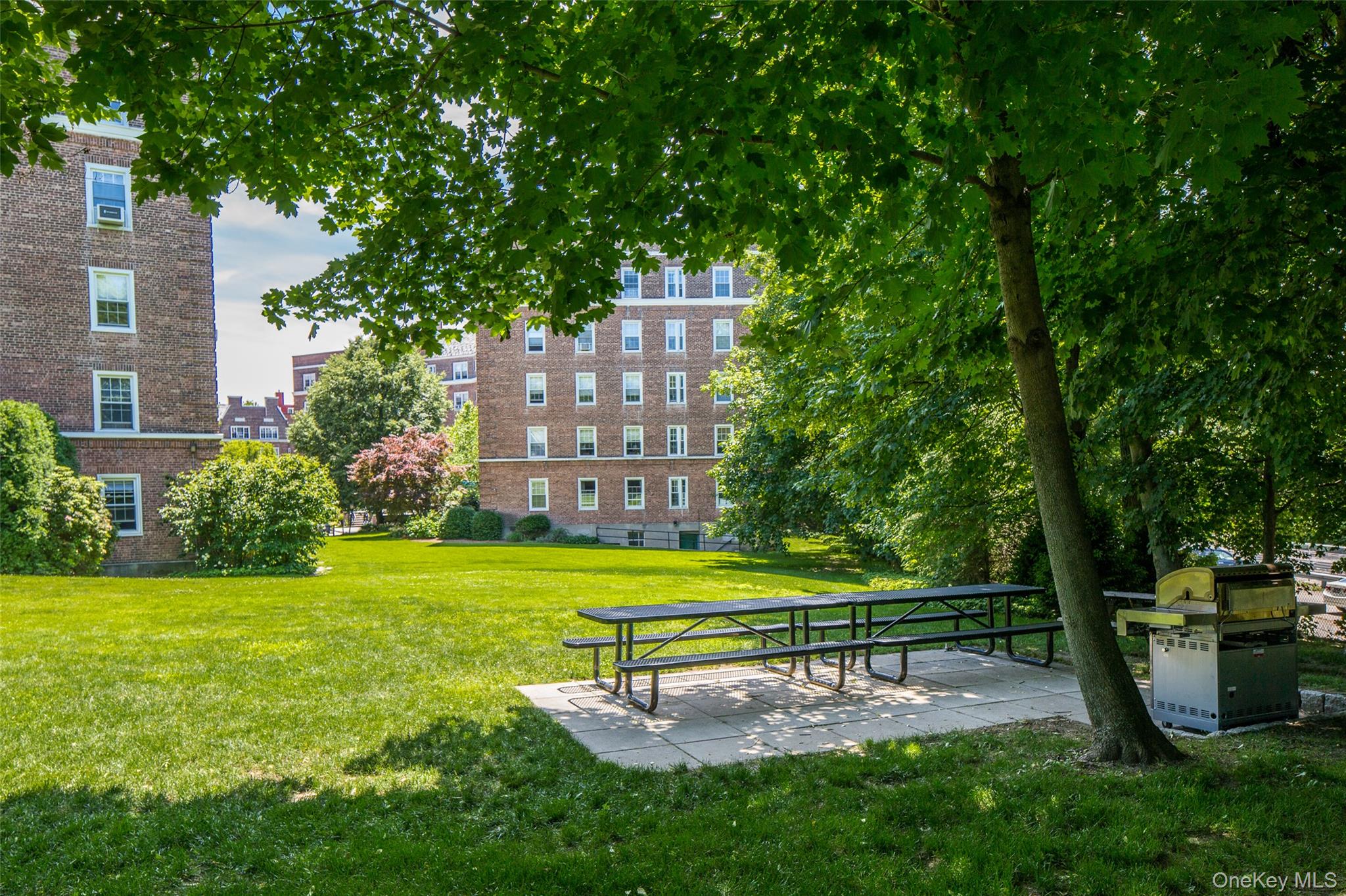 #13 photo, 5 Midland Gardens, Bronxville , NY 10708