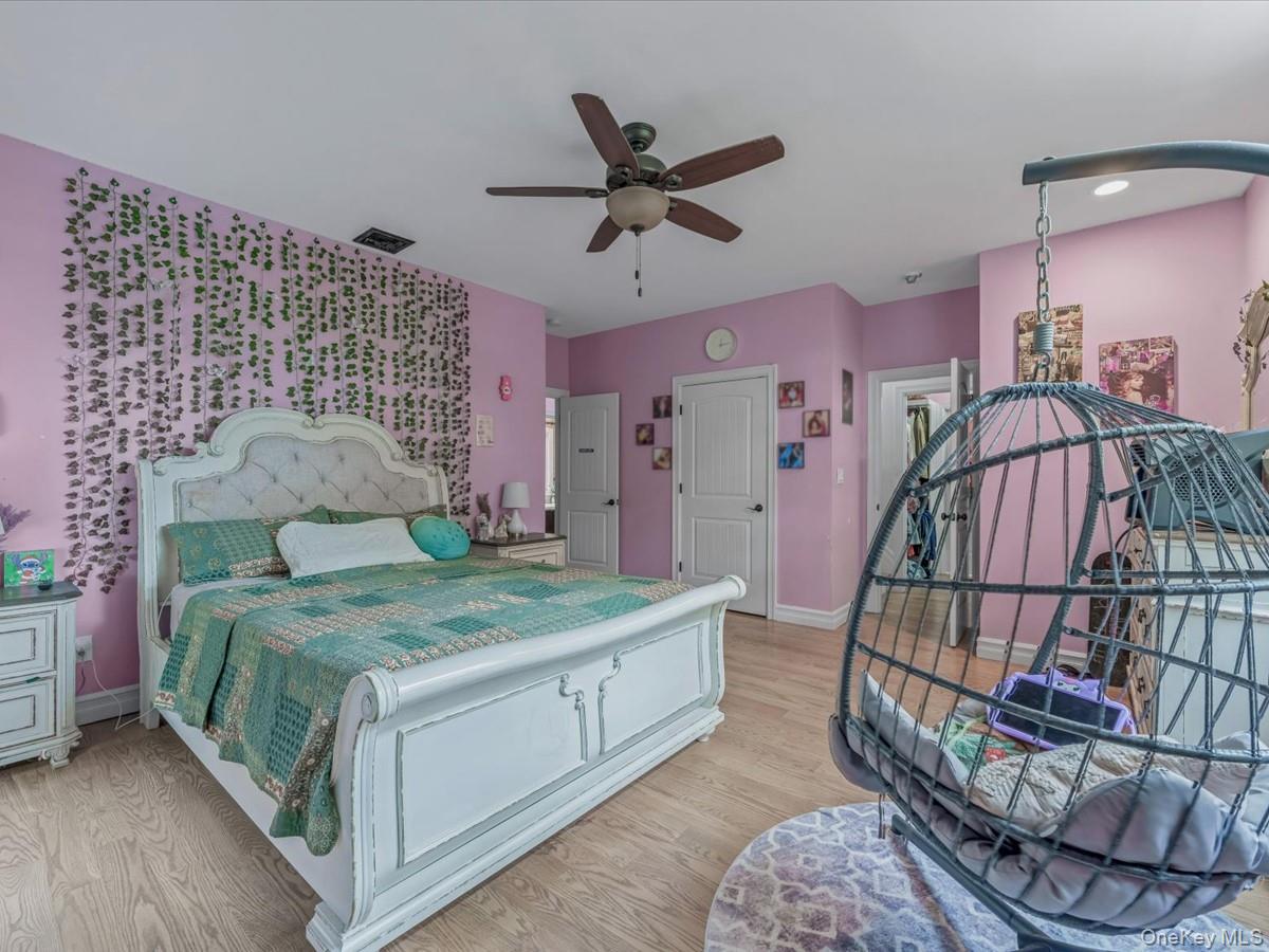 #19 photo, 575 Hawthorne Street, West Hempstead , NY 11552