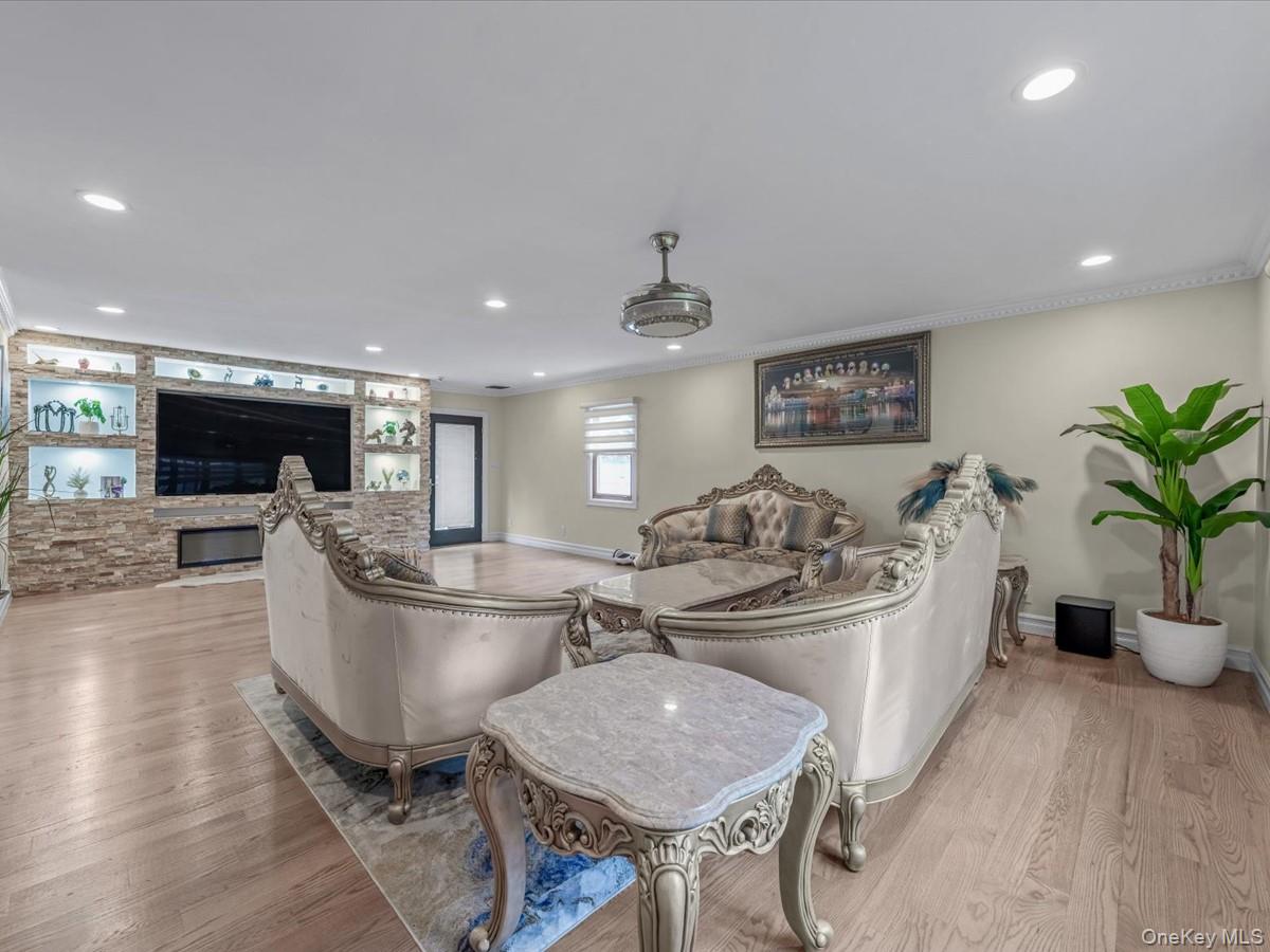 #4 photo, 575 Hawthorne Street, West Hempstead , NY 11552