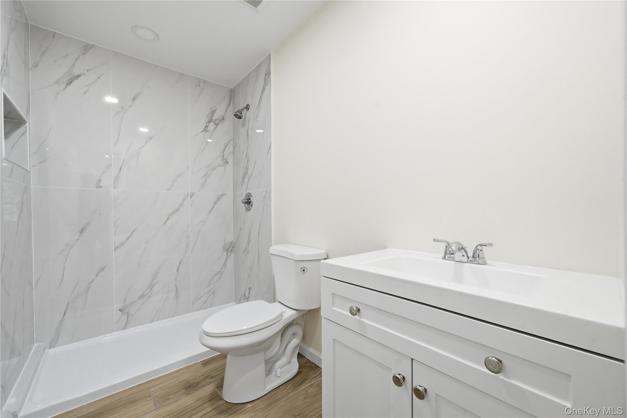 #11 photo, 138 Calvert Avenue, Ronkonkoma , NY 11779