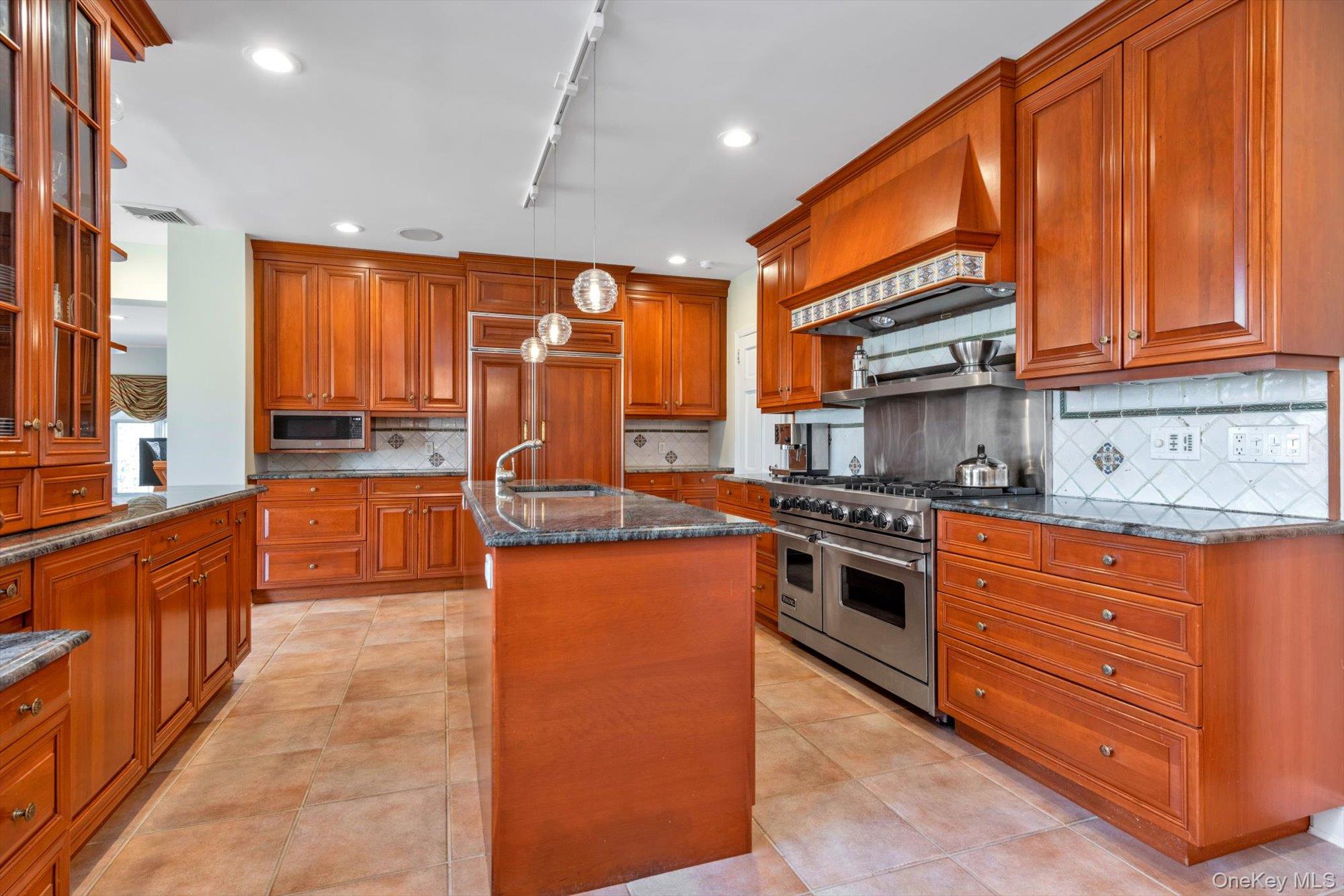 #14 photo, 3 Barkers Point Road, Port Washington , NY 11050