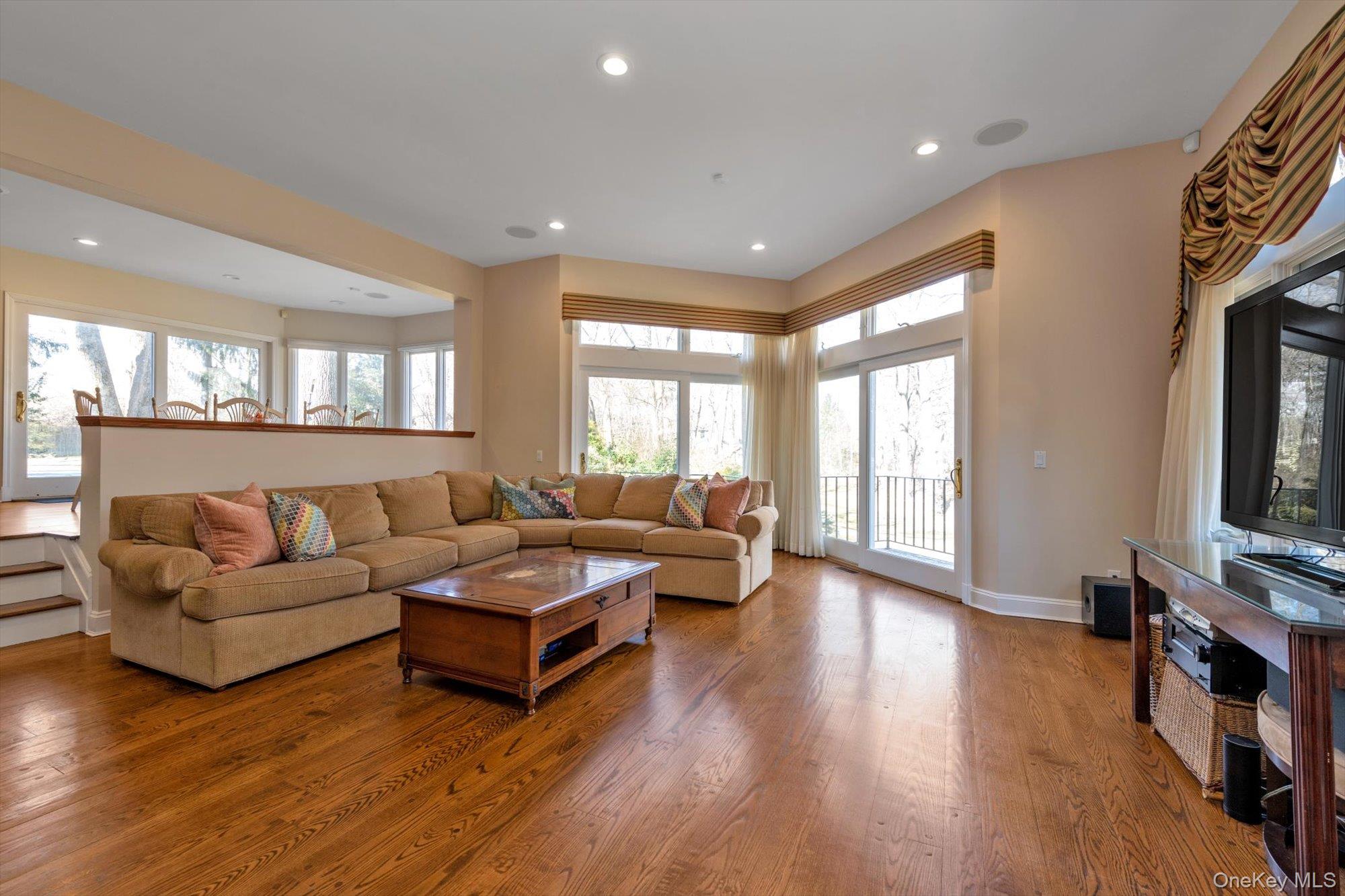 #17 photo, 3 Barkers Point Road, Port Washington , NY 11050