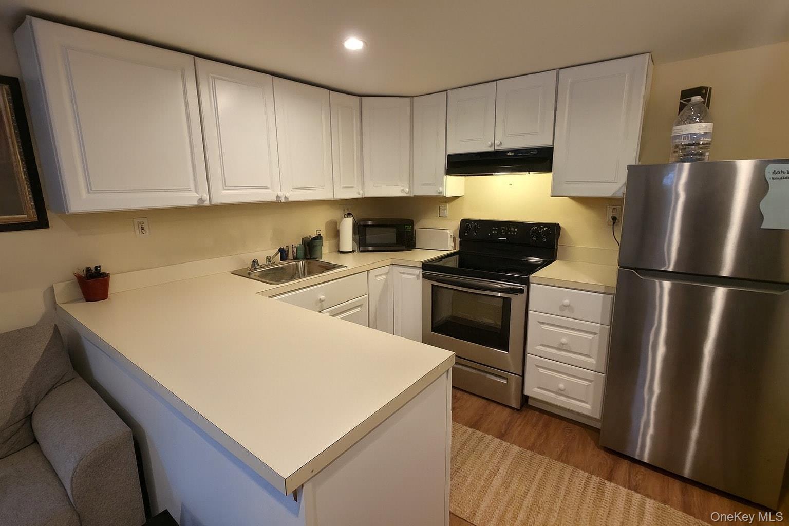 #1 photo, 41 Elizabeth Way, सफ़ोक काउंटी Ridge , NY 11961