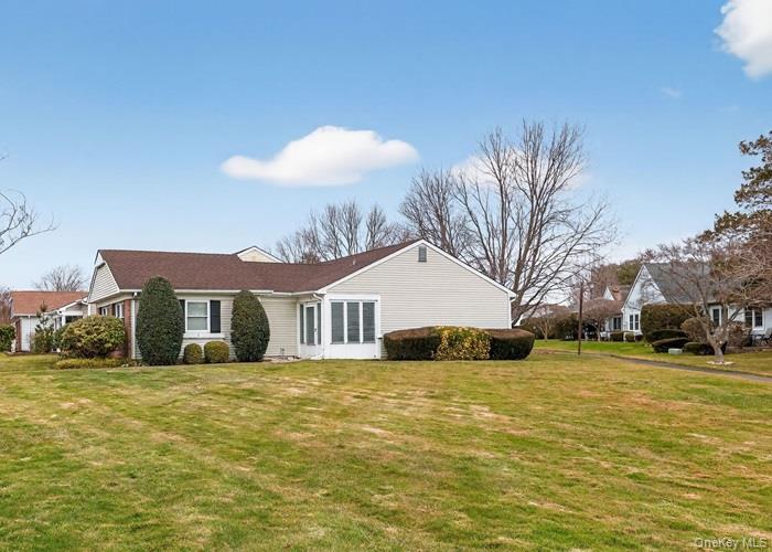 #2 photo, 19 Hearthside Drive, Mount Sinai , NY 11766