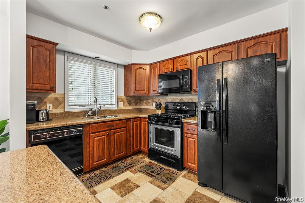 #13 photo, 16 Stoneham Place, White Plains , NY 10607