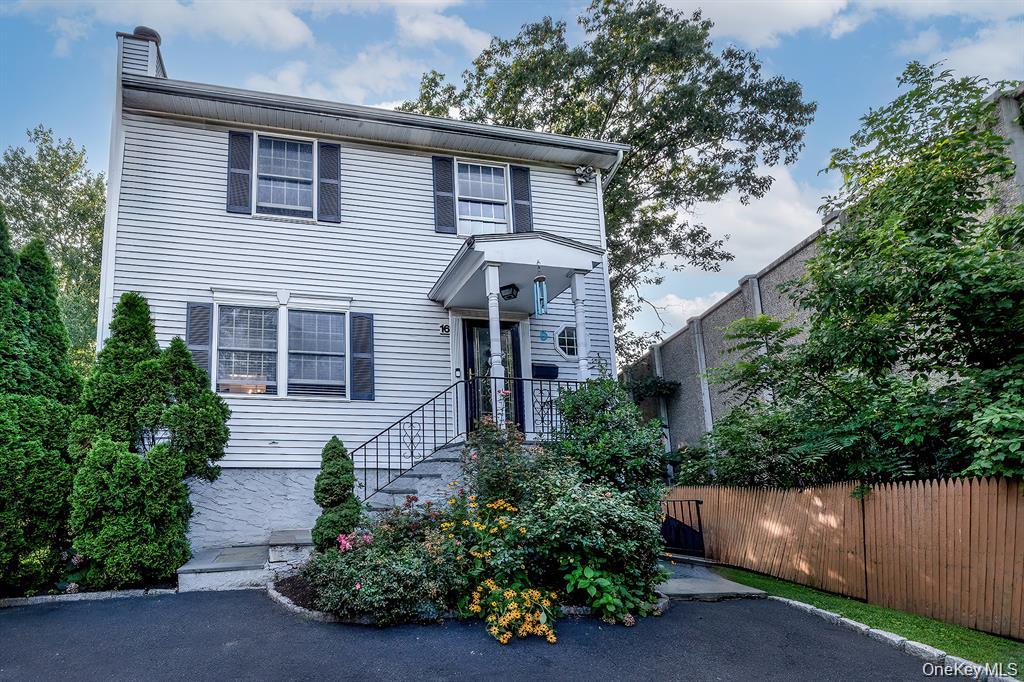 #2 photo, 16 Stoneham Place, White Plains , NY 10607