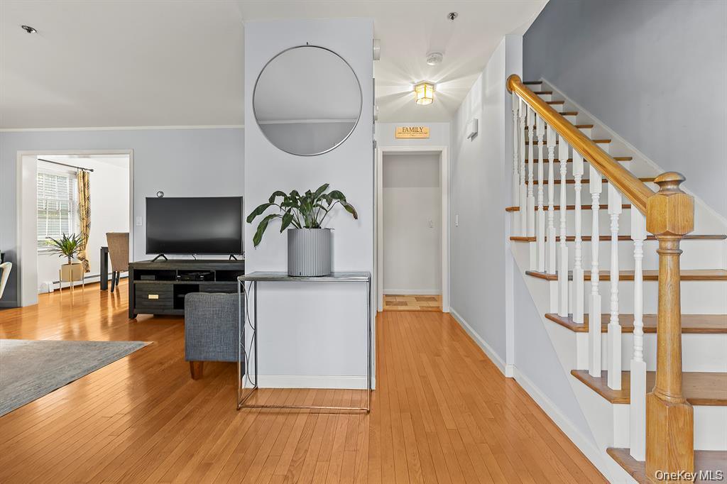 #4 photo, 16 Stoneham Place, White Plains , NY 10607