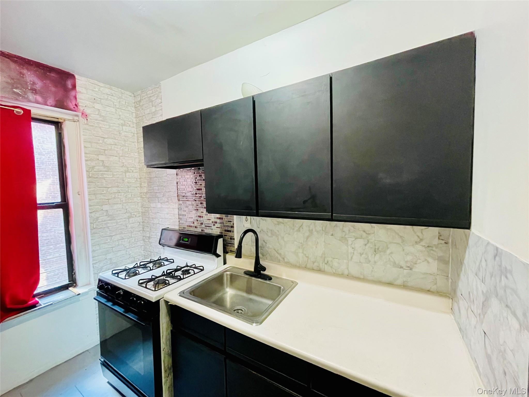 #5 photo, 2199 Holland Avenue, Bronx , NY 10462