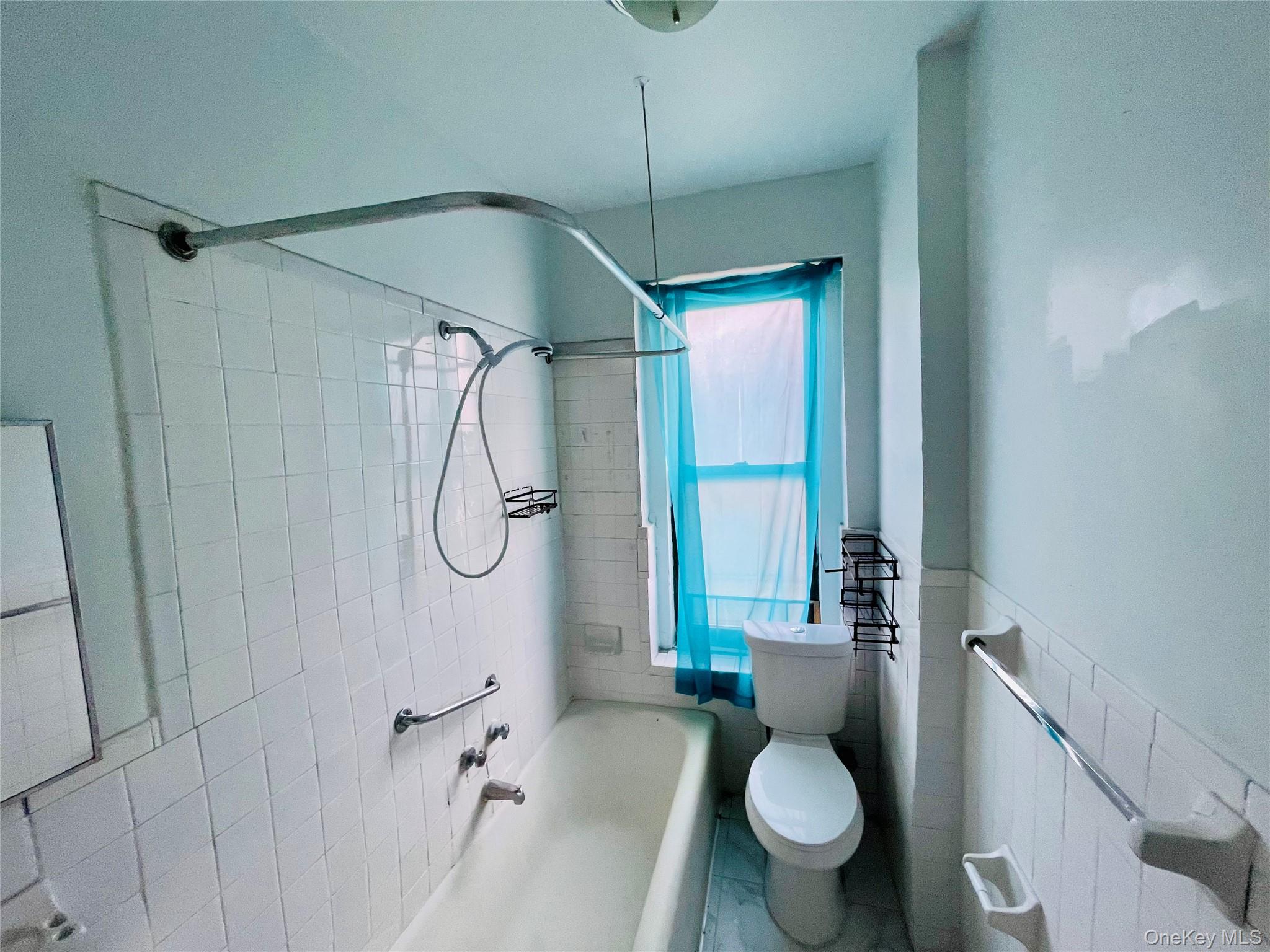 #6 photo, 2199 Holland Avenue, Bronx , NY 10462