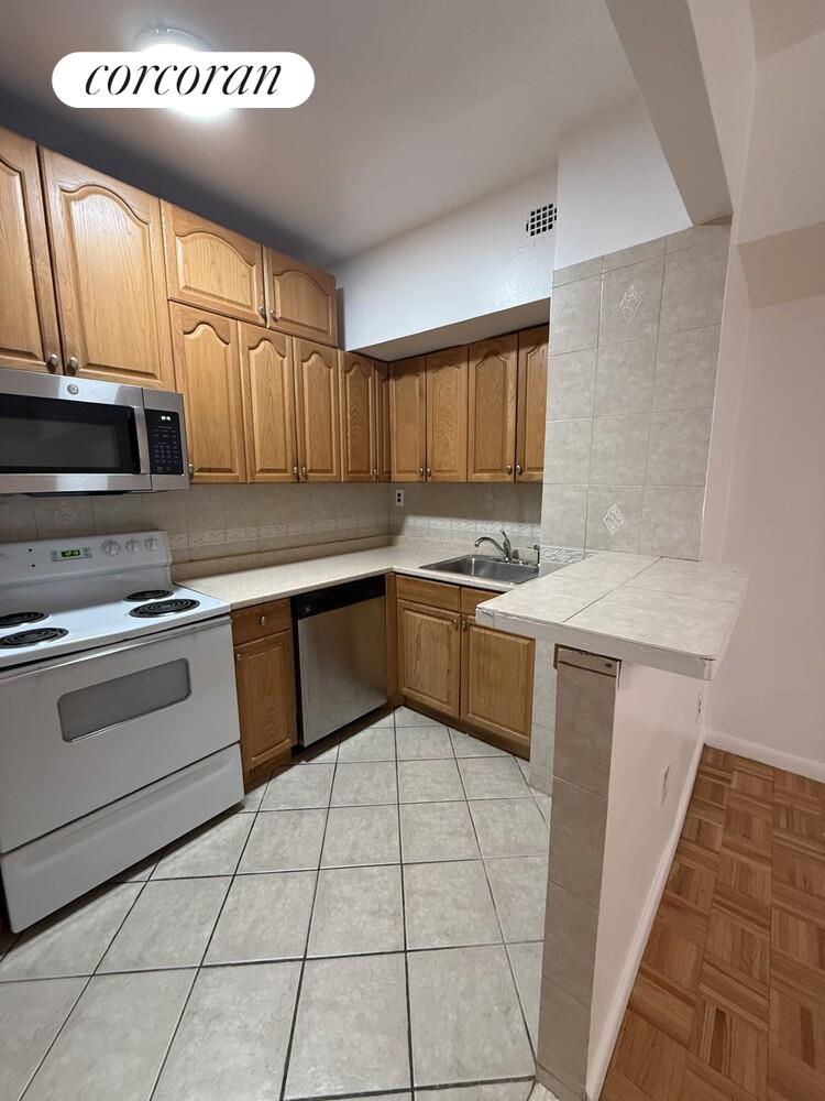 #15 photo, New York City, Yorkville , NY 10128