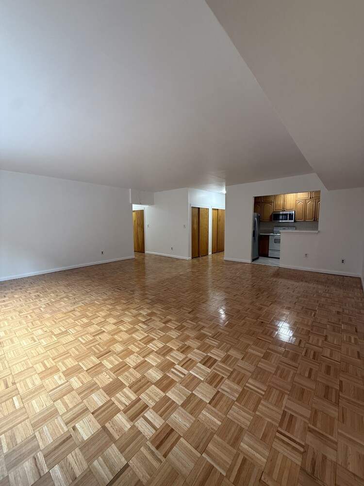 #6 photo, New York City, Yorkville , NY 10128