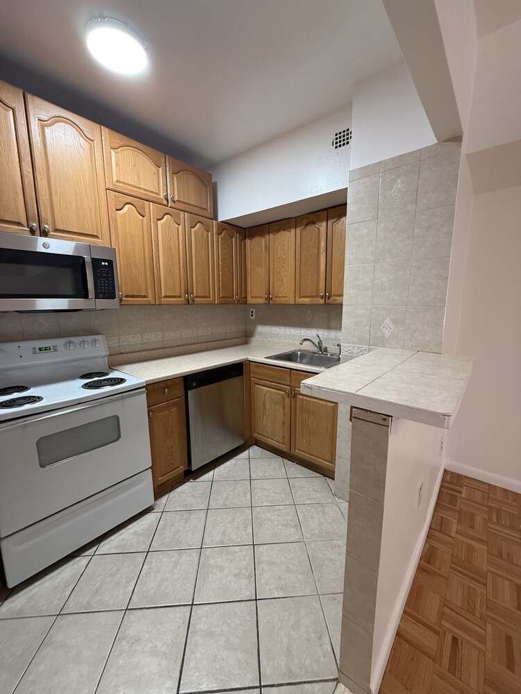 #9 photo, New York City, Yorkville , NY 10128