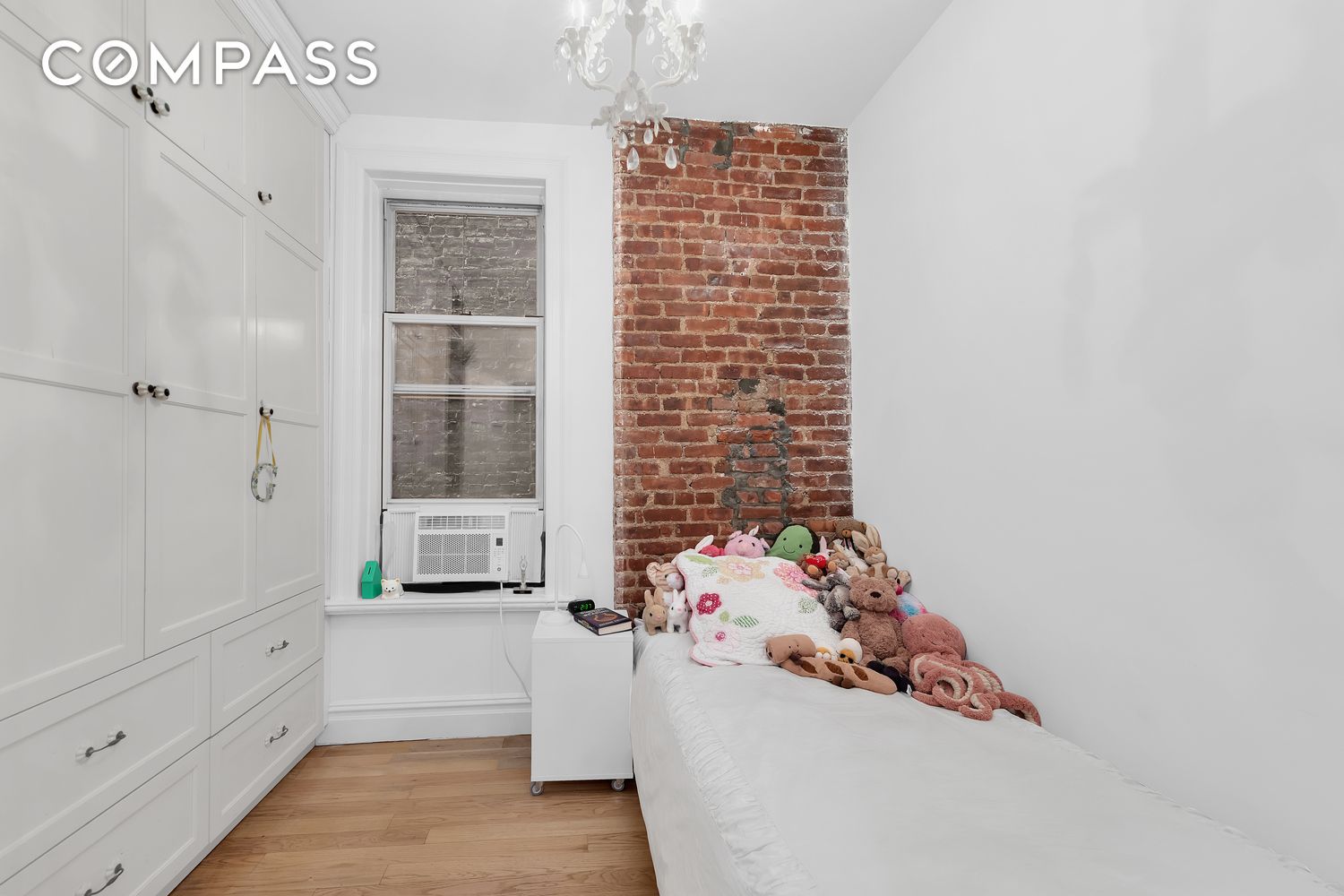 #7 photo, 323 W 11th Street, West Village , NY 10014