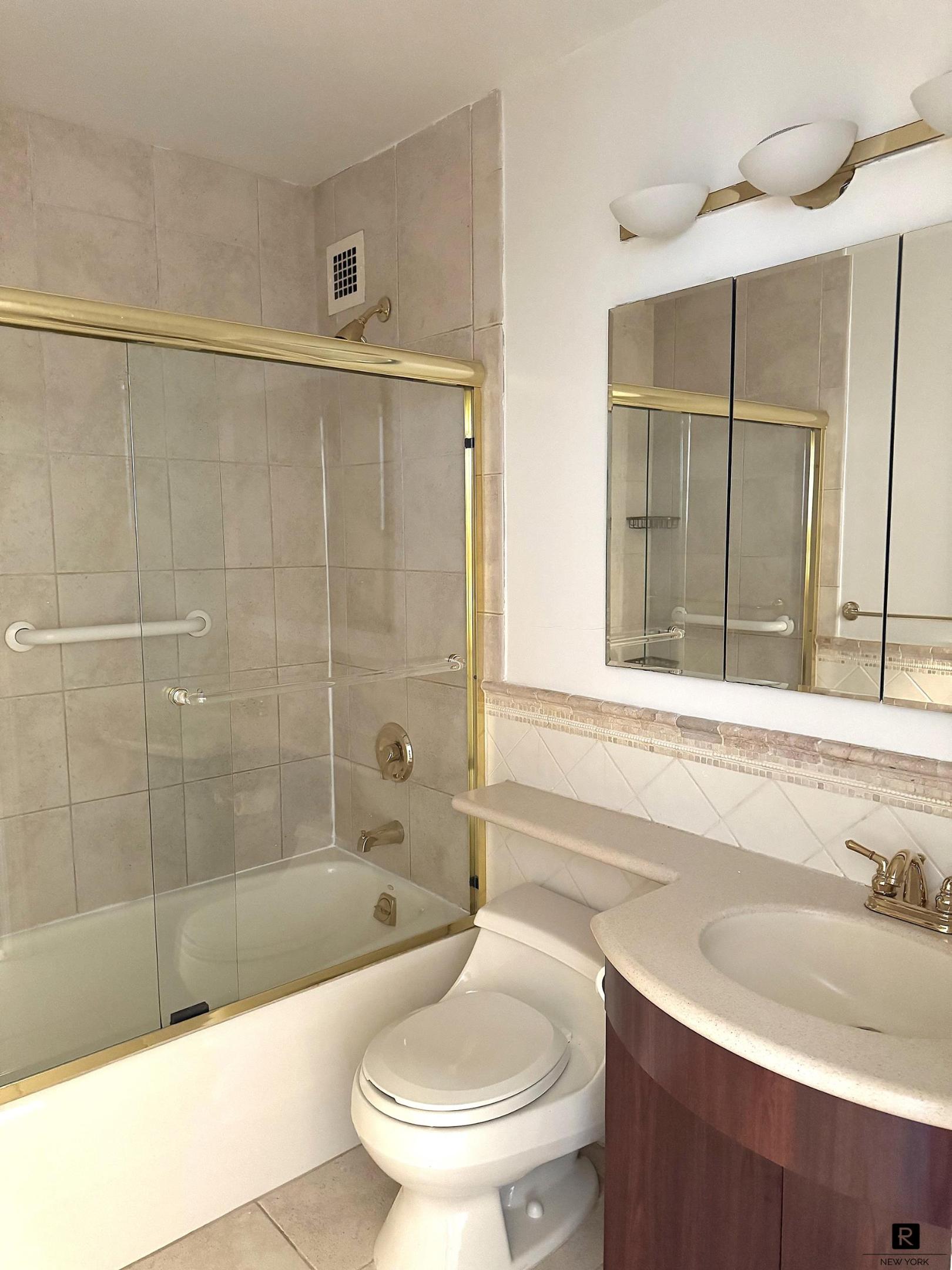 #13 photo, 137 E 36th Street, Murray Hill , NY 10016