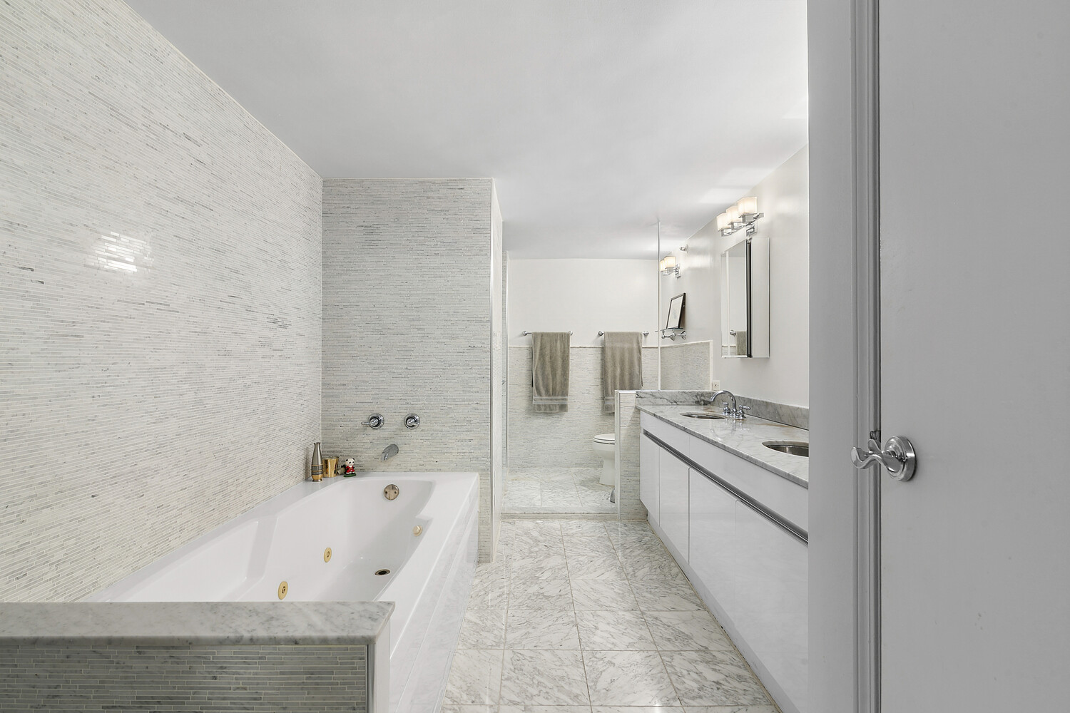 #9 photo, 121 W 20TH Street, Chelsea , NY 10011