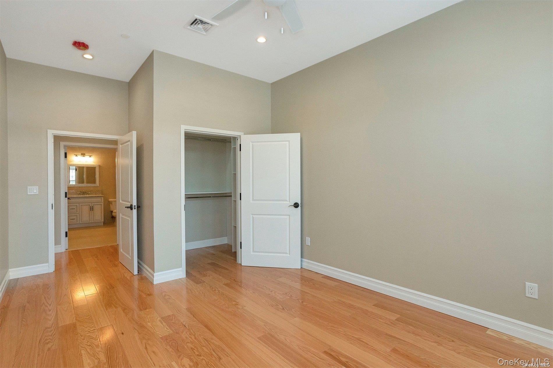 #13 photo, 10 Wall Street, 롱 아일랜드 Huntington , NY 11743