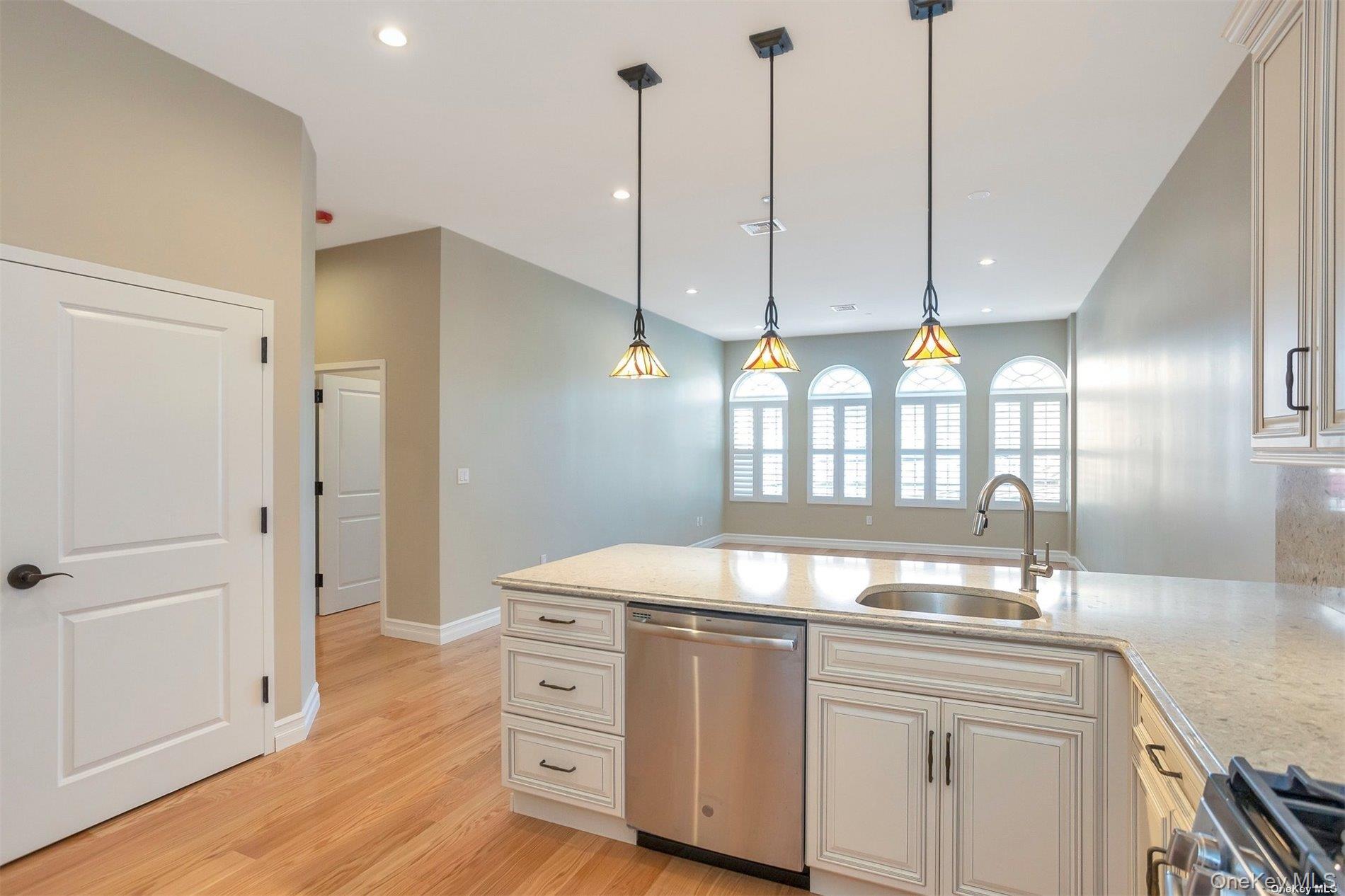 #4 photo, 10 Wall Street, 롱 아일랜드 Huntington , NY 11743