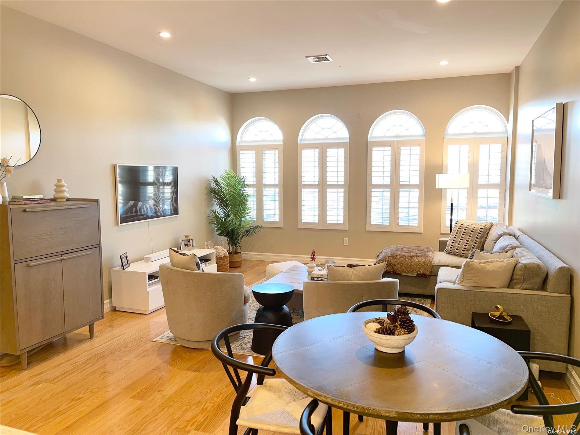 #6 photo, 10 Wall Street, 롱 아일랜드 Huntington , NY 11743