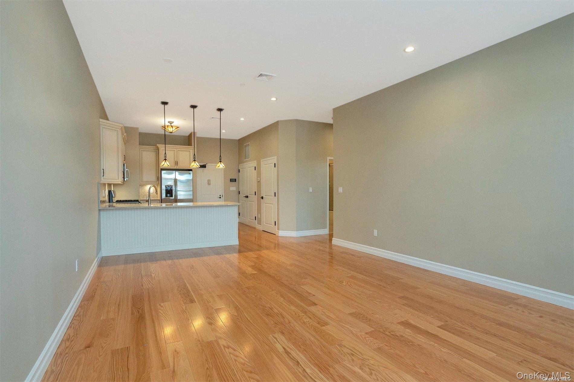 #9 photo, 10 Wall Street, 롱 아일랜드 Huntington , NY 11743