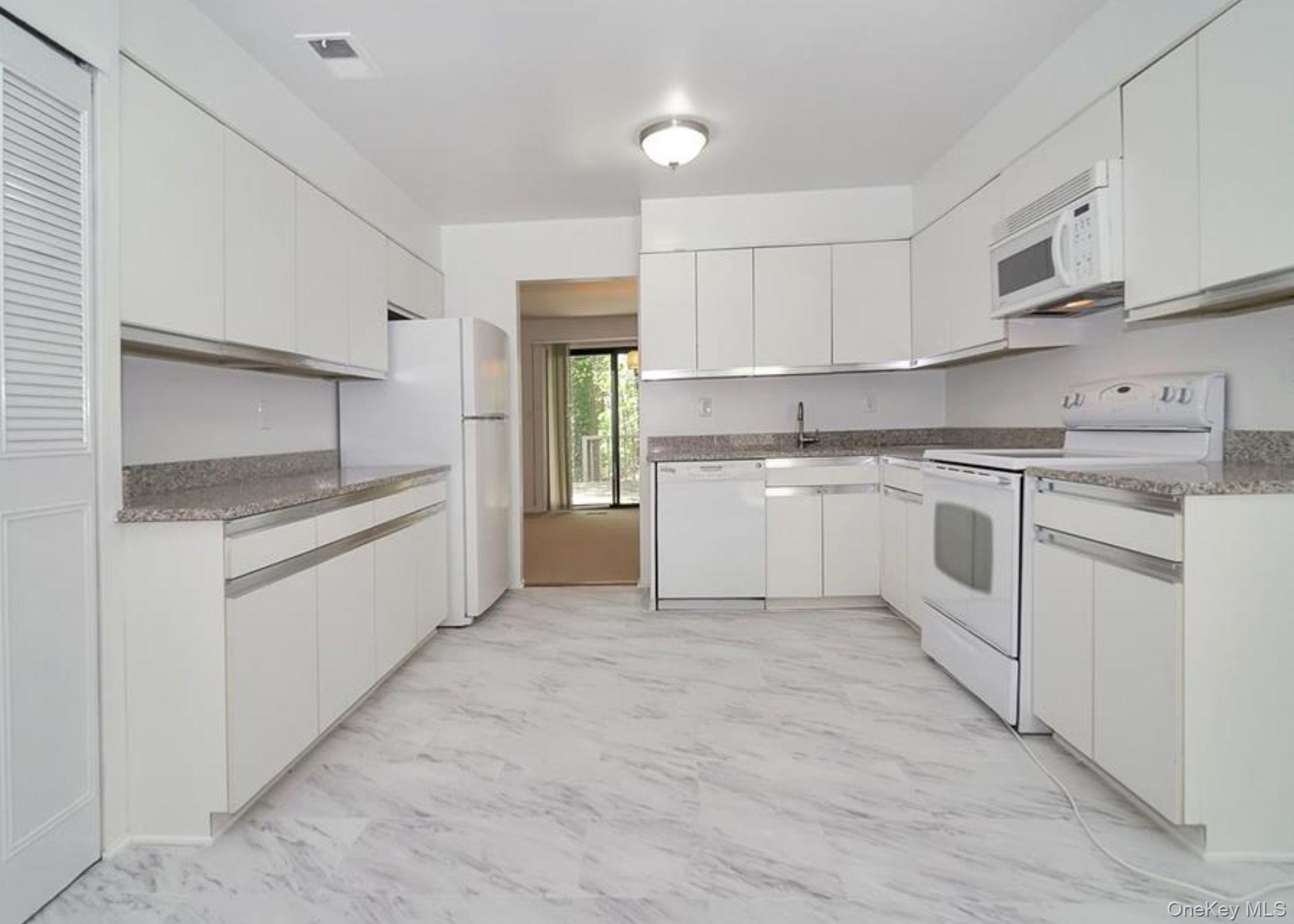 #6 photo, 277 Vista Drive, Jericho , NY 11753