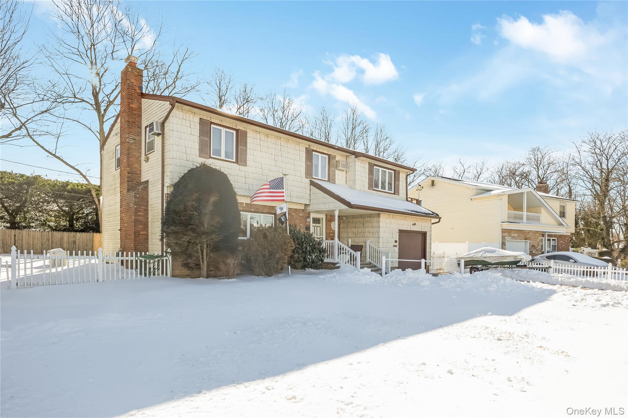 #1 photo, 10 Leanore Drive, 롱 아일랜드 Farmingdale , NY 11735