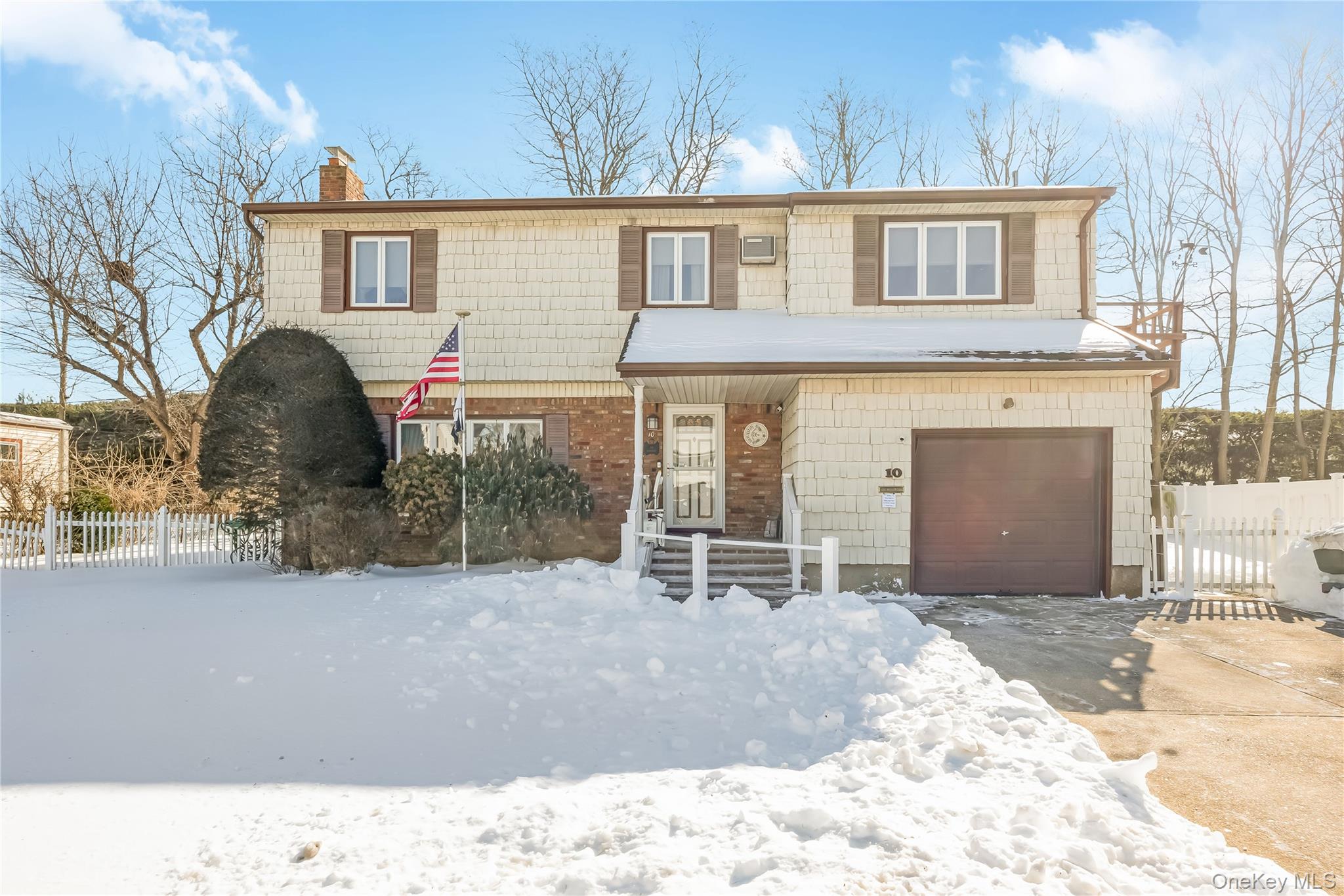 #2 photo, 10 Leanore Drive, 롱 아일랜드 Farmingdale , NY 11735